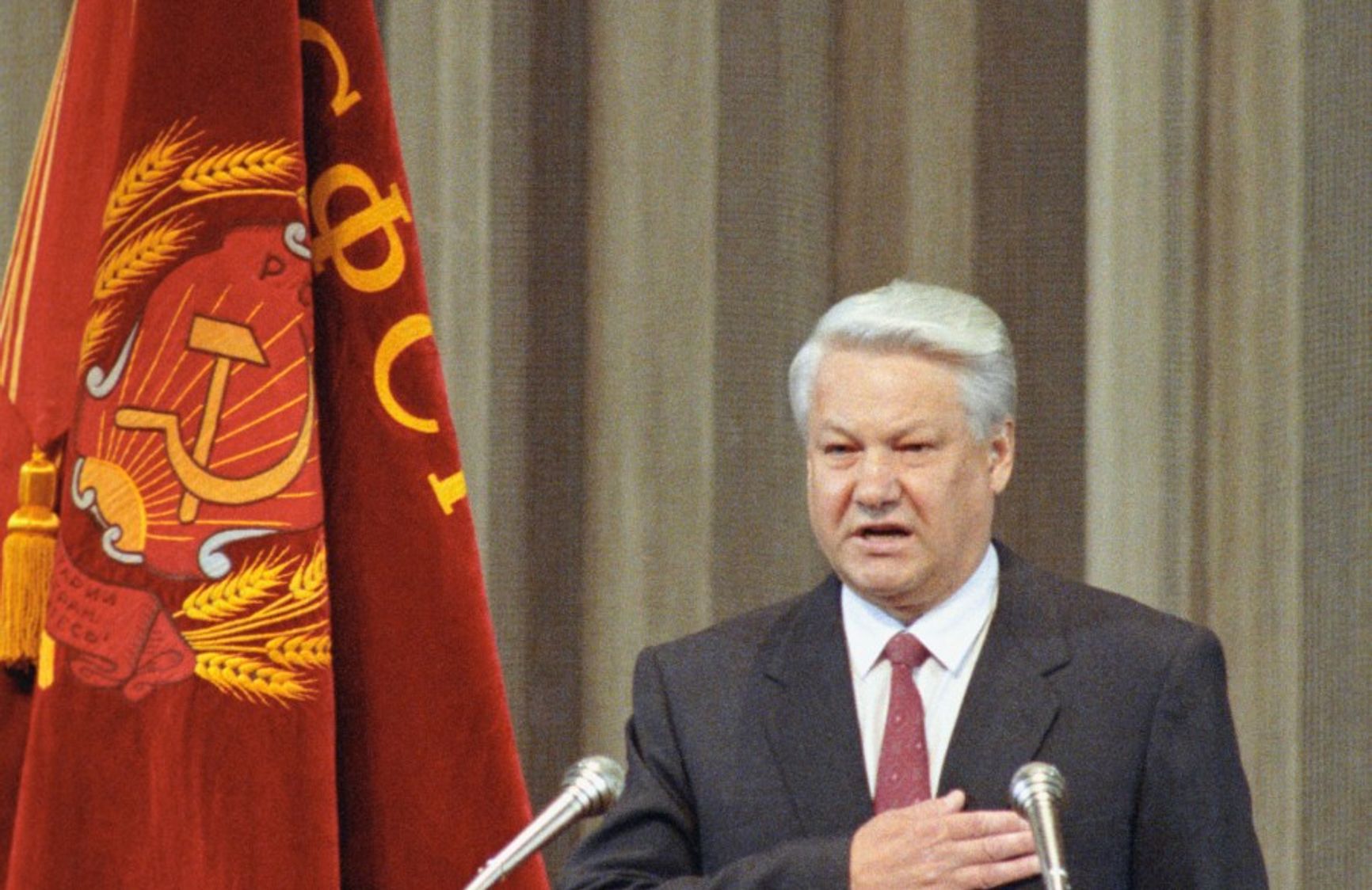 Ельцин пообещал улучшение жизни уже через год, но первый рост страна увидела лишь в 1997 году