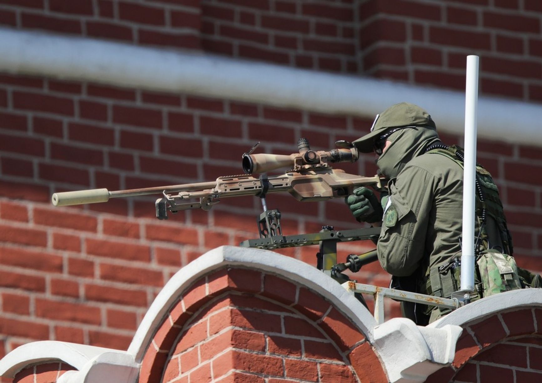 Снайпер ФСО с винтовкой Steyr Mannlicher SSG 08 на стенах Кремля