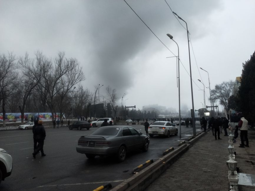 «Стреляли наши, без предупреждения». Революция в Алматы глазами очевидцев