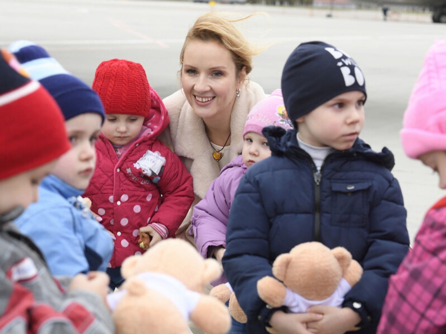 Maria Lvova-Belova posing alongside Ukrainian children who have been illegally taken to Russia