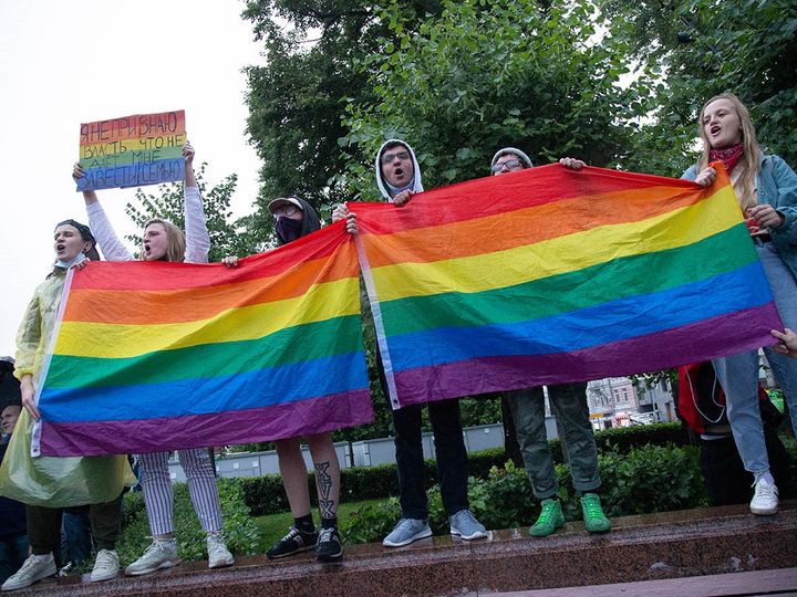 В Бишкеке в этом году прошло 11 закрытых вечеринок ЛГБТ (видео)
