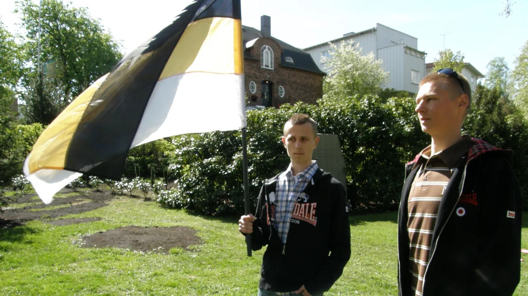 Ян Петровский (справа) и его друг-экстремист Олег Неганов (слева) в Вестре-Гравлунде (Осло)