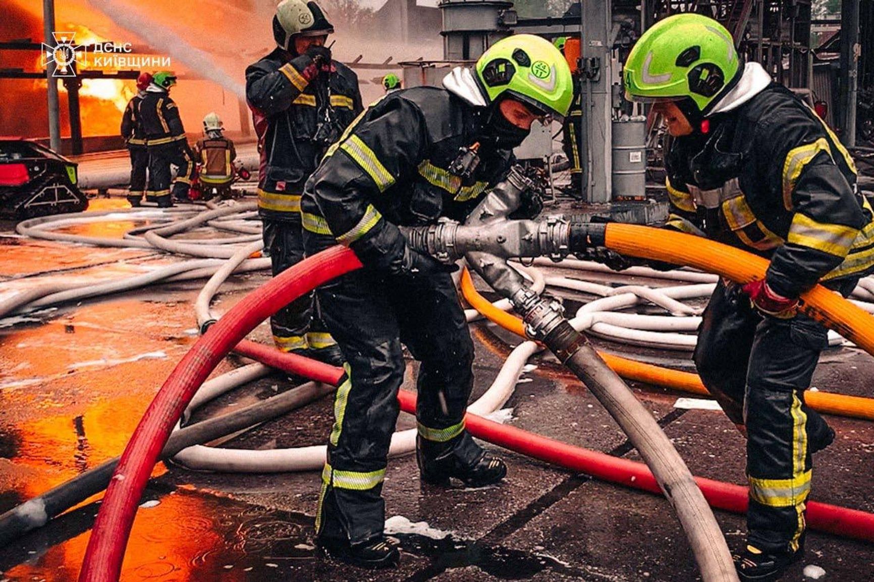 Ликвидация пожара на промышленном объекте в Киевской области