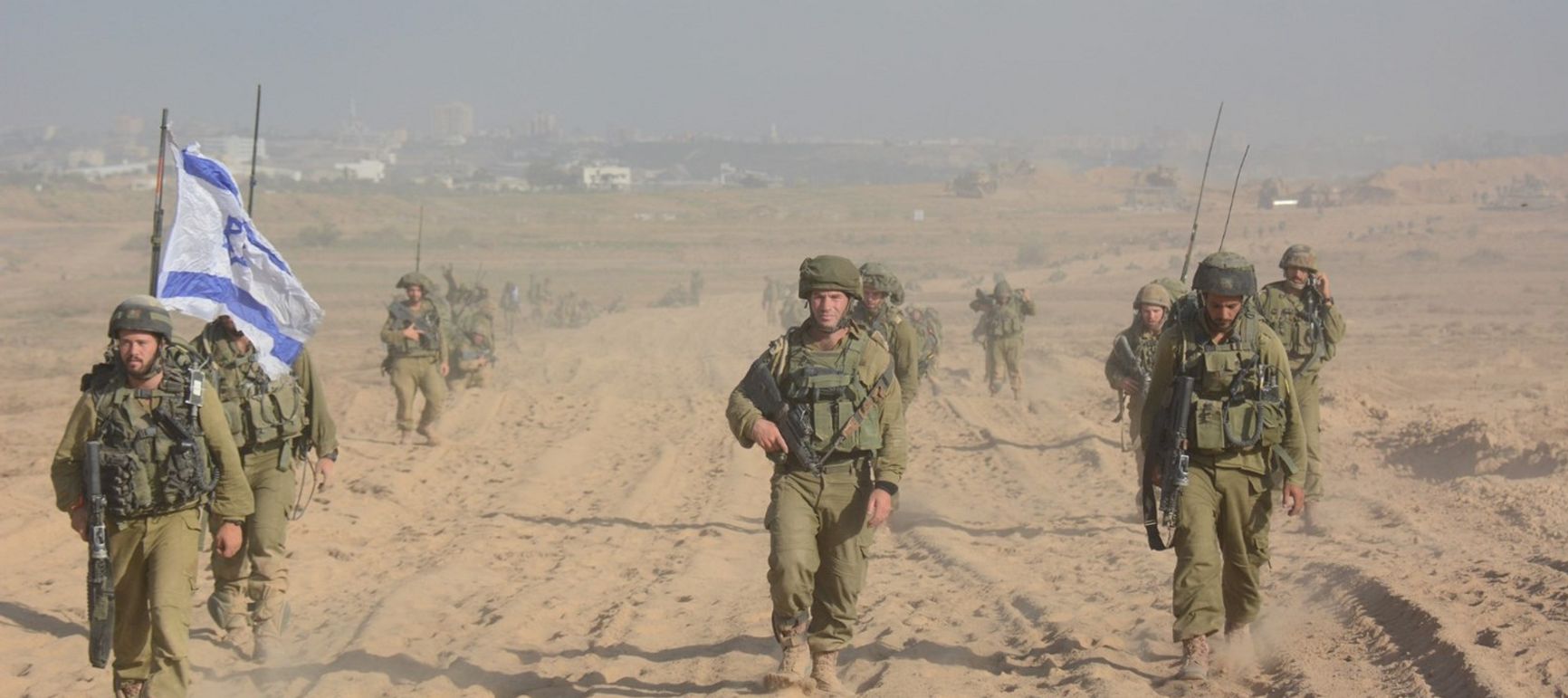 Израильские солдаты во время операции «Несокрушимая скала»