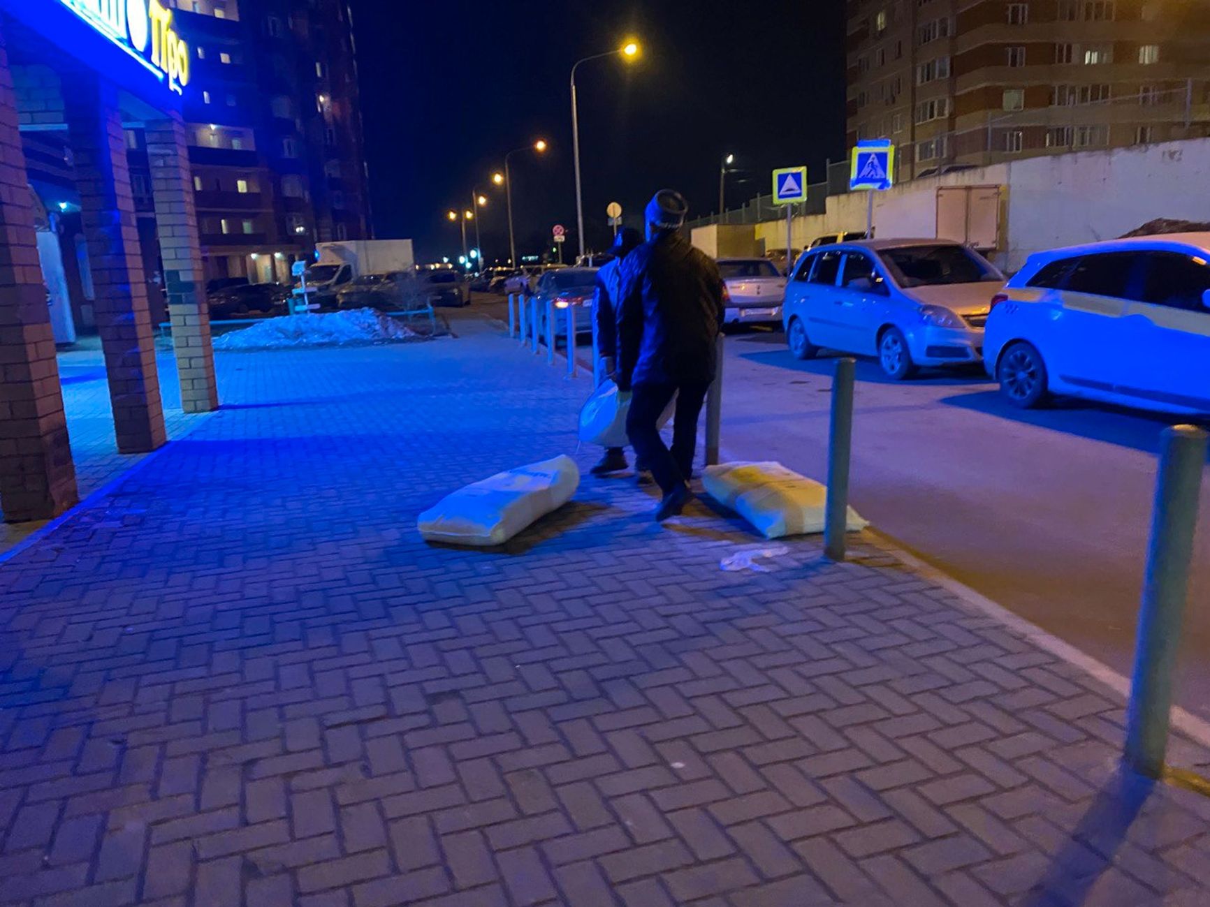 In the Yuzhny microdistrict, some Tajik migrants only go to work unloading trucks late in the evening in order “to avoid being too conspicuous”