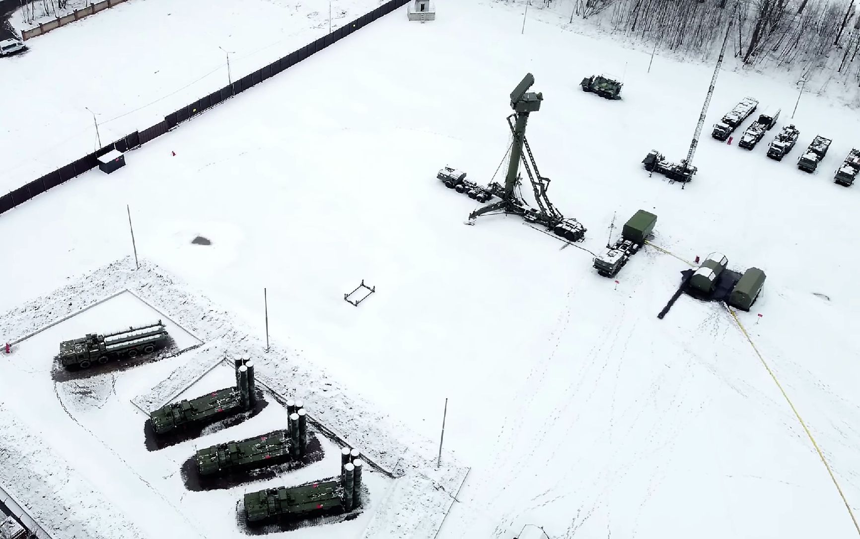 Deployment and combat-ready S-400 surface-to-air missile systems in the Losiny Ostrov park 