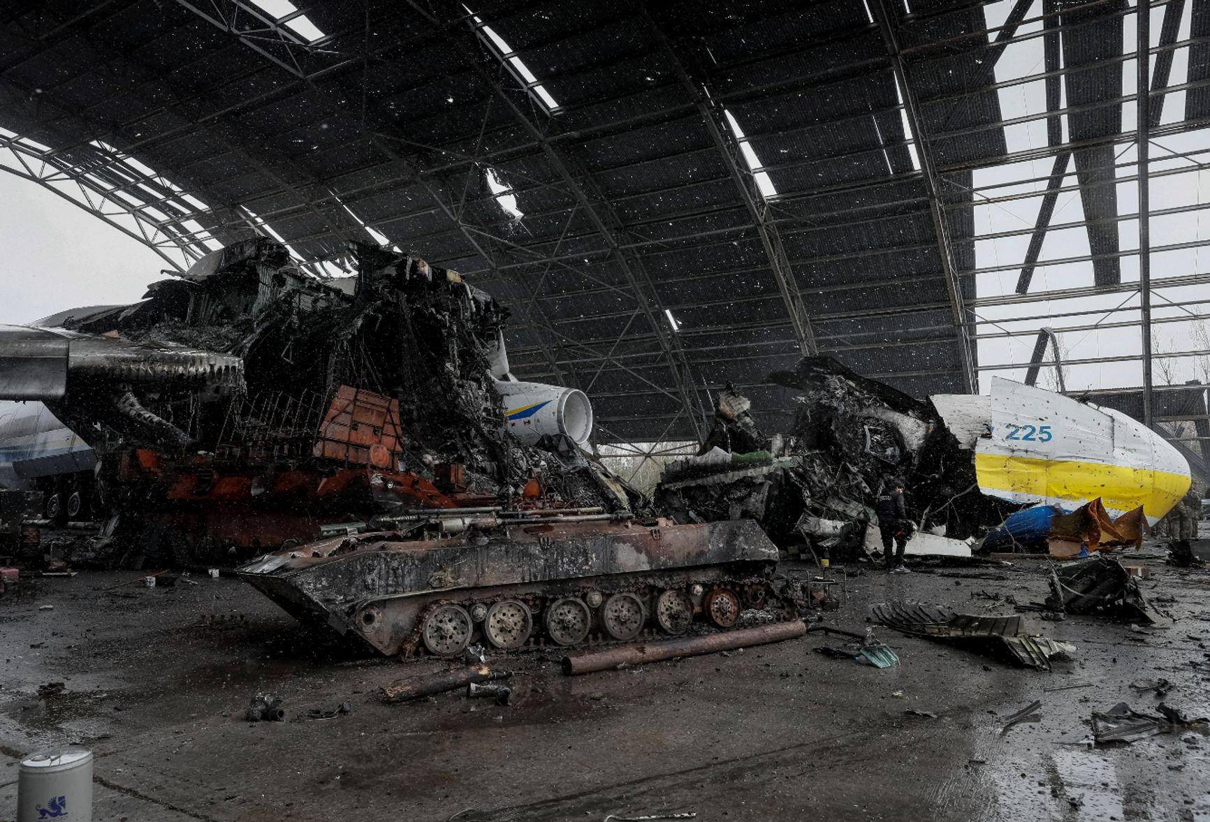 Разрушенный Ан-225 «Мрия» в аэропорту Гостомель, 3 апреля 2022 года