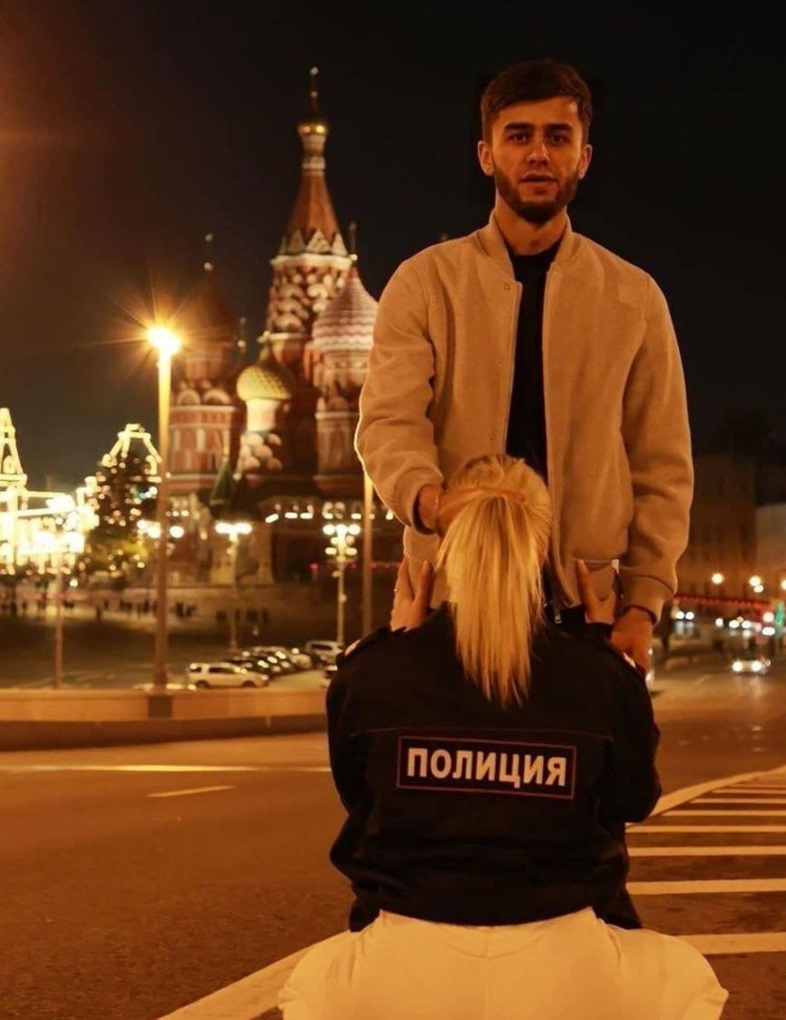 За это фото блогер Руслан Бобиев и его подруга получили по 10 месяцев колонии