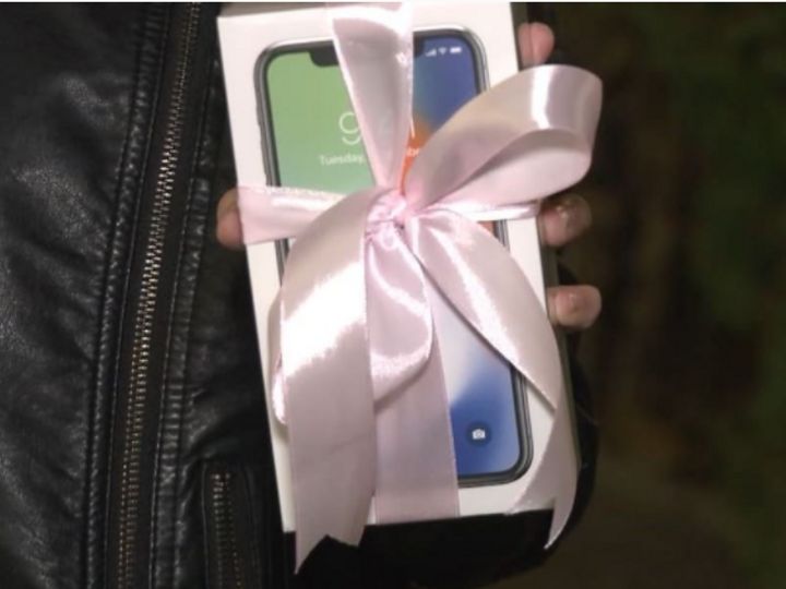 Подарки для обладателей iPhone — купить в Москве | Интернет магазин Bag&Wallet