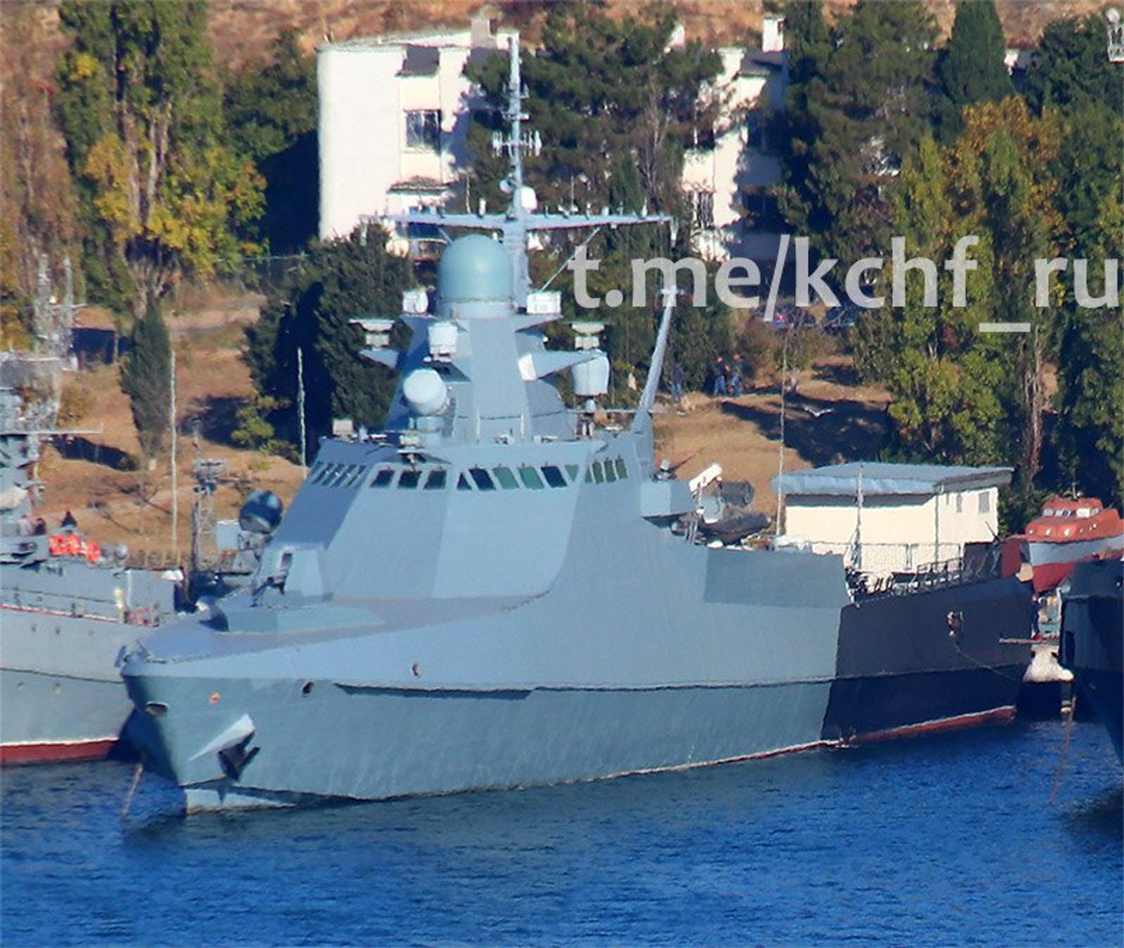 Патрульный корабль «Павел Державин» у причала (заявляется, что фото сделано 12 октября)
