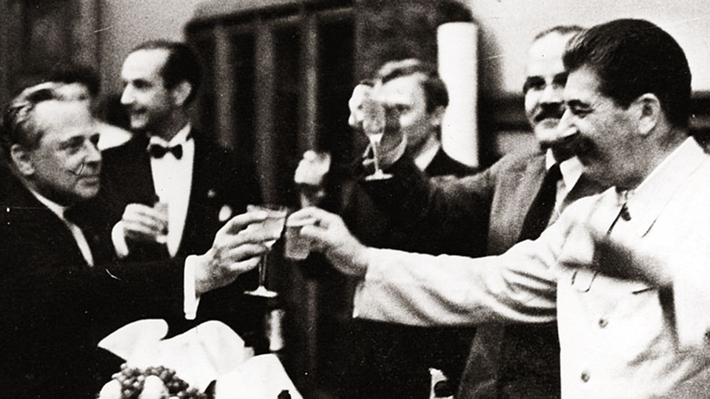 A banquet in Moscow following the signing of the Molotov–Ribbentrop Pact. 1939