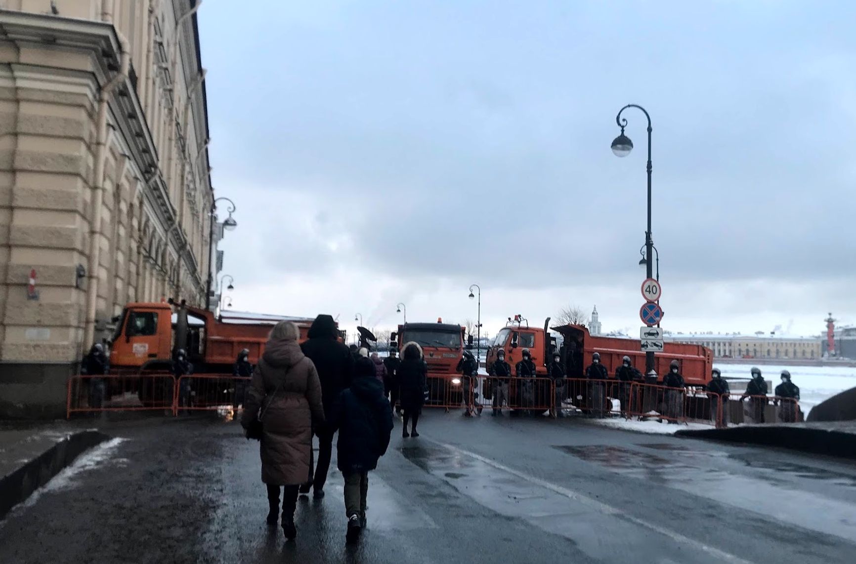 Снегоуборочная техника заблокировала проезд к Дворцовой площади, 23 января 2021 года