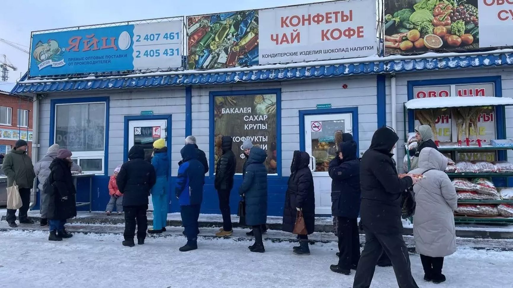 Очередь за "дешевыми" яйцами в Красноярске