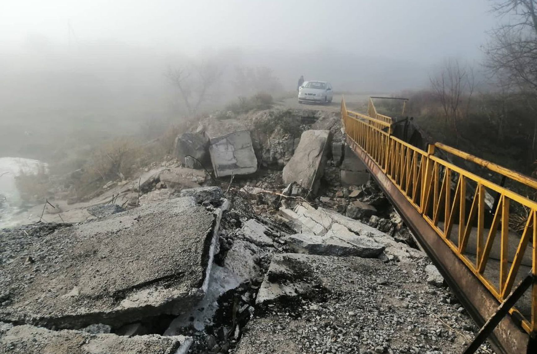 Разрушенный во время оккупации РФ мост