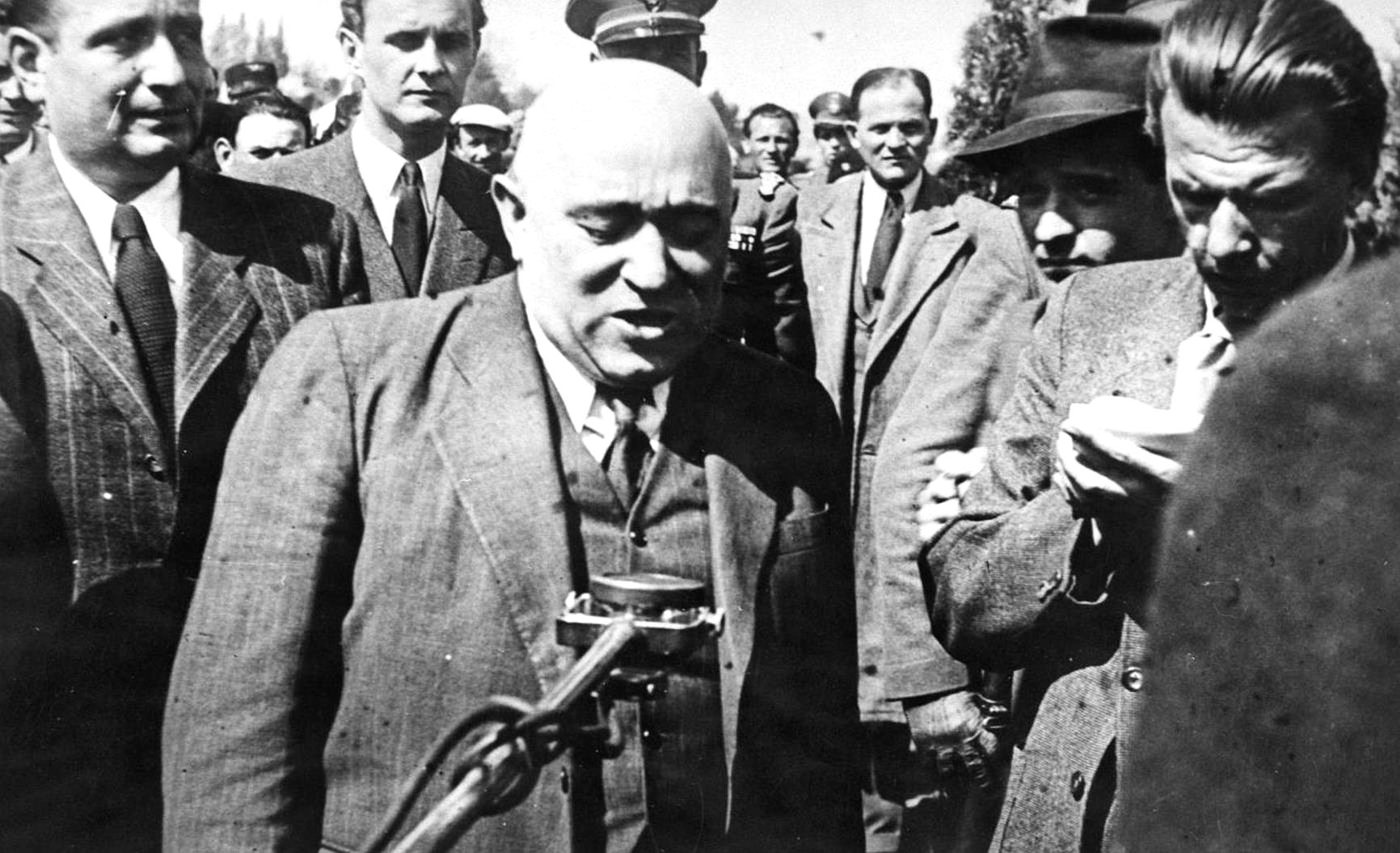 Матьяш Ракоши, которого называли "лучшим учеником Сталина", установил в Венгрии персональную диктатуру и старался скопировать все принципы сталинского управления страной