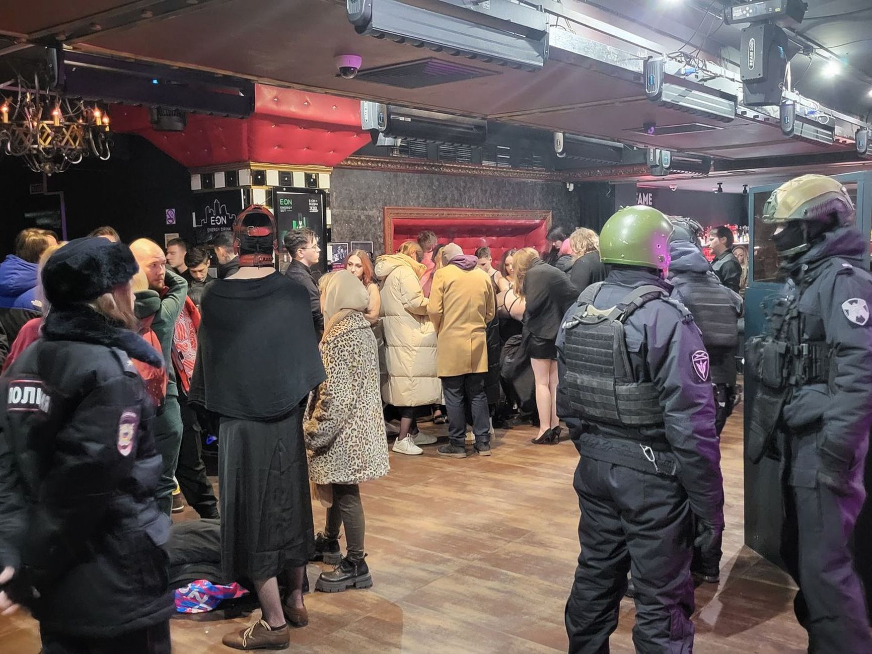 The Fame club in Yekaterinburg being raided by the police
