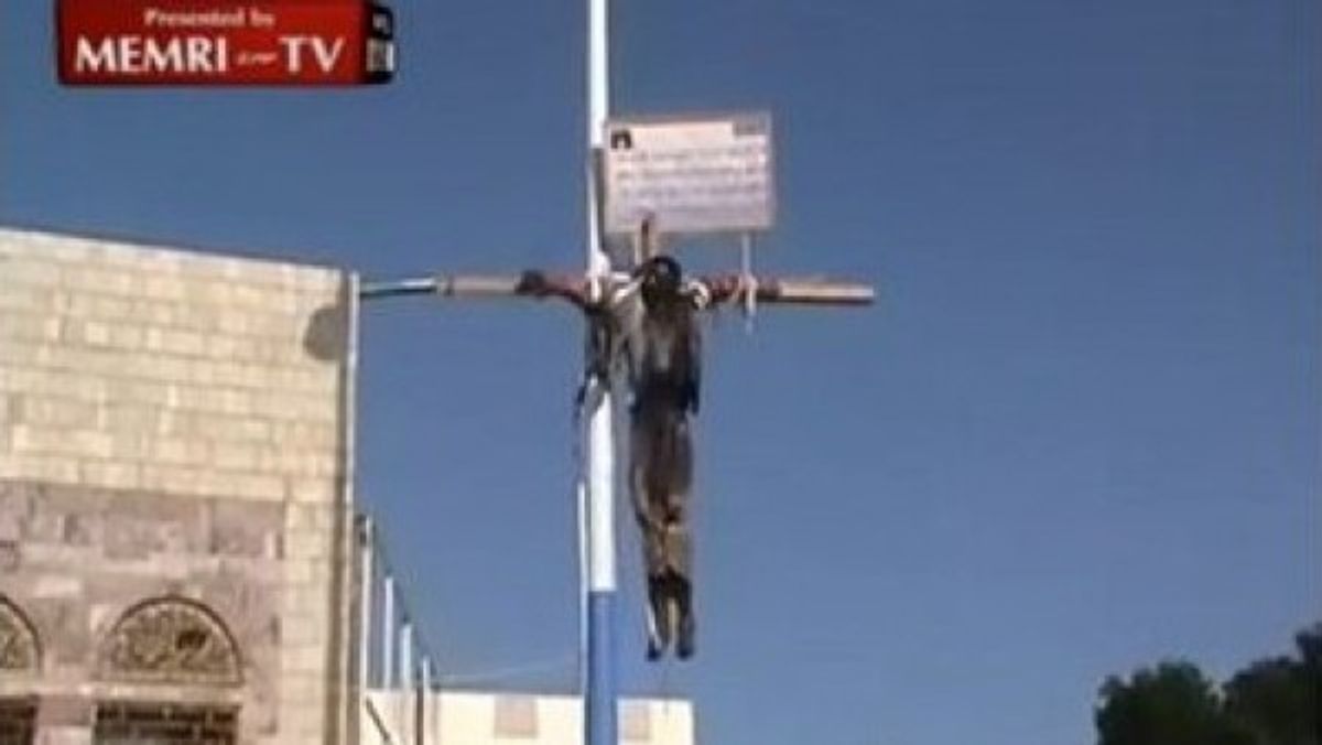 Распятый мужчина в Йемене. Кадр MEMRI TV