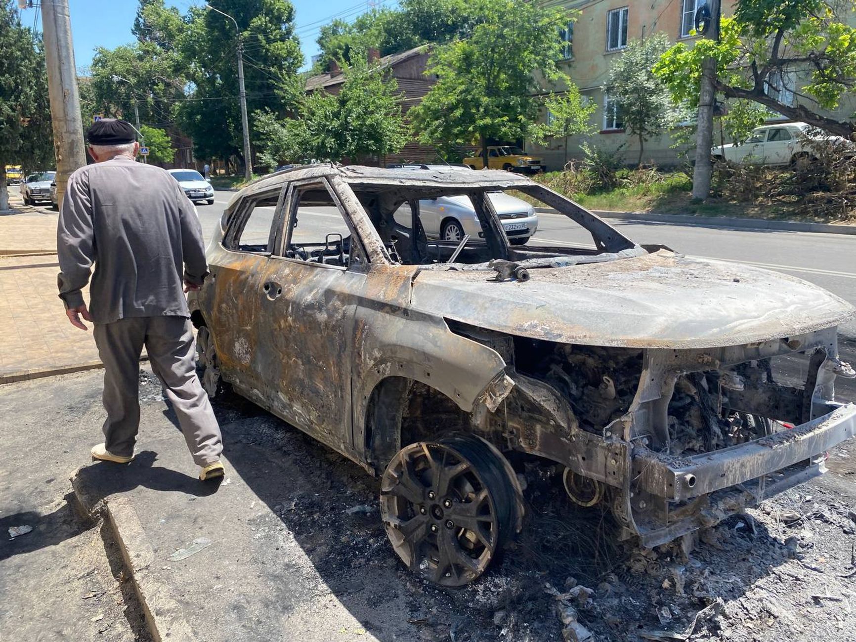 A burnt-out car on Mirzabekova Street, not far from the cathedral, where the shootout between the terrorists and the police occurred
