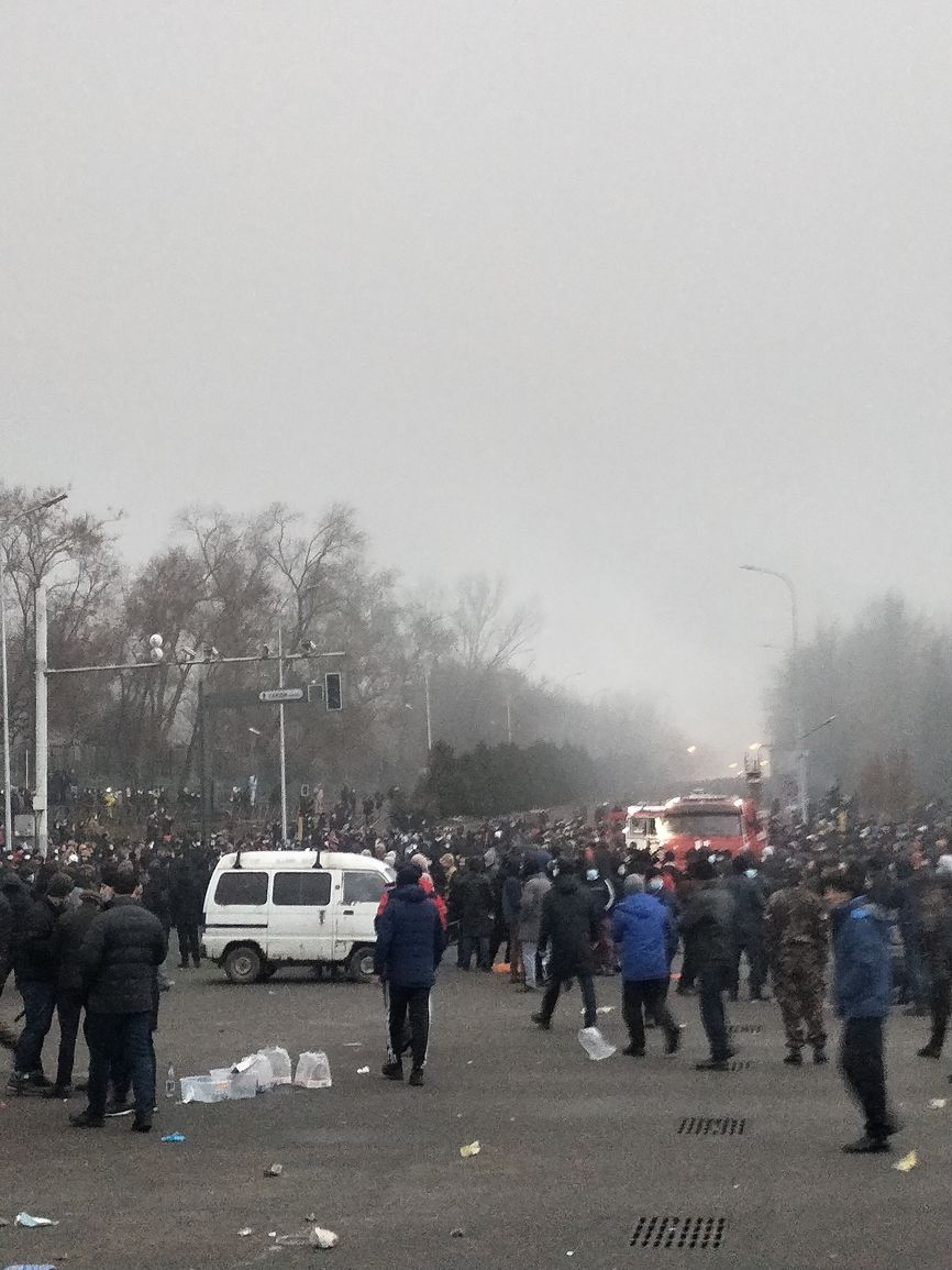 «Стреляли наши, без предупреждения». Революция в Алматы глазами очевидцев