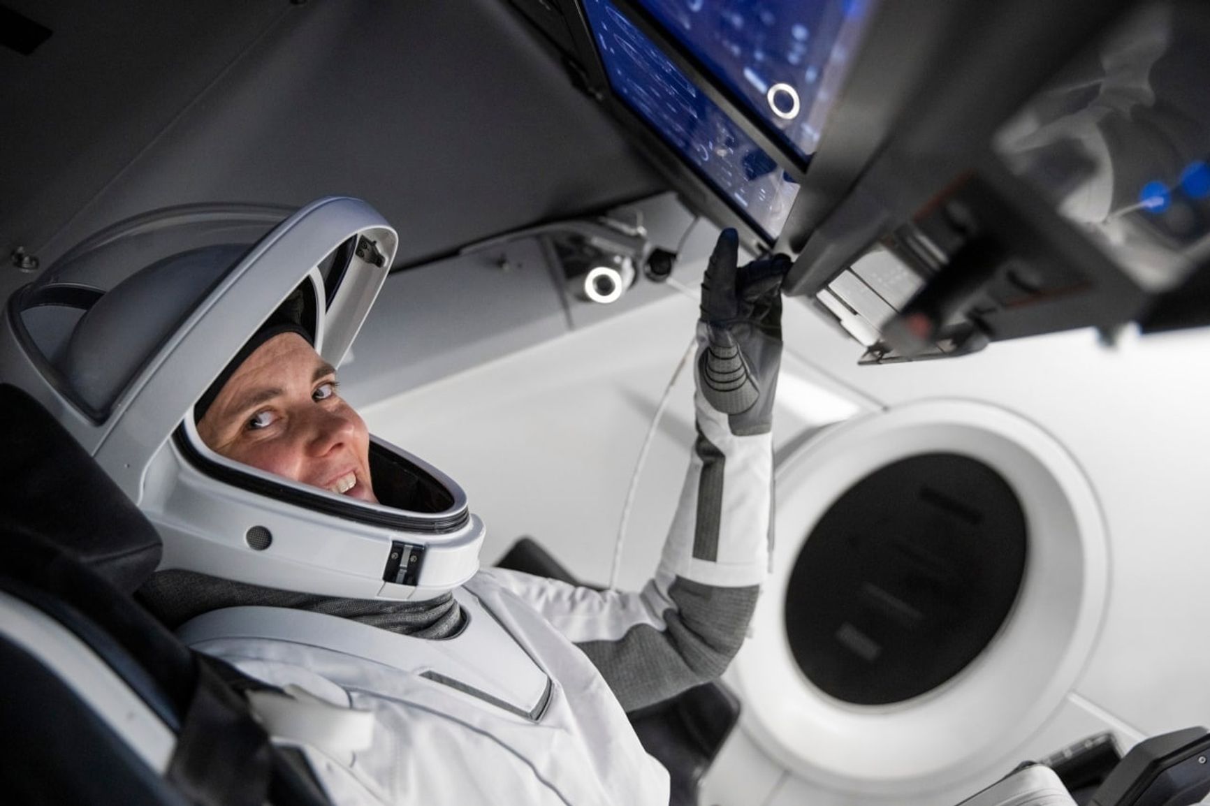 Анна Кикина в составе экипажа миссии Crew-5 покинула МКС на корабле Dragon SpaceX