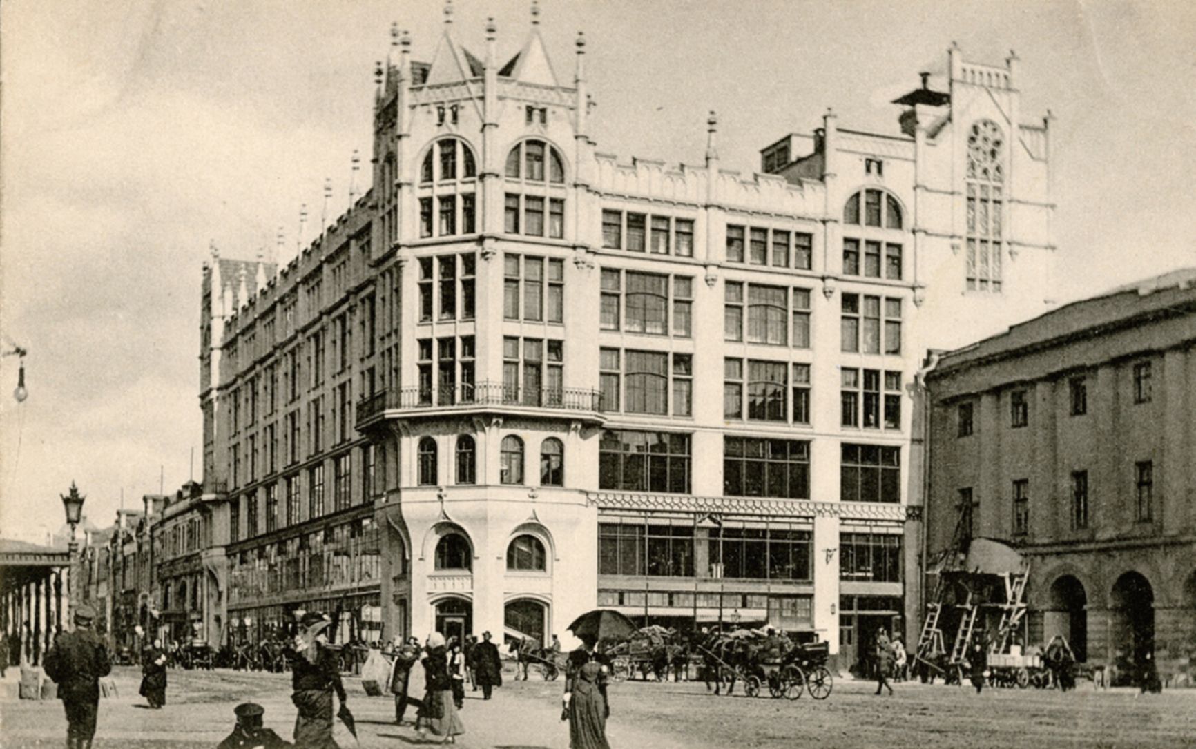 Москва, Театральная площадь, магазин «Мюр и Мерилиз». 1908–1910 гг.