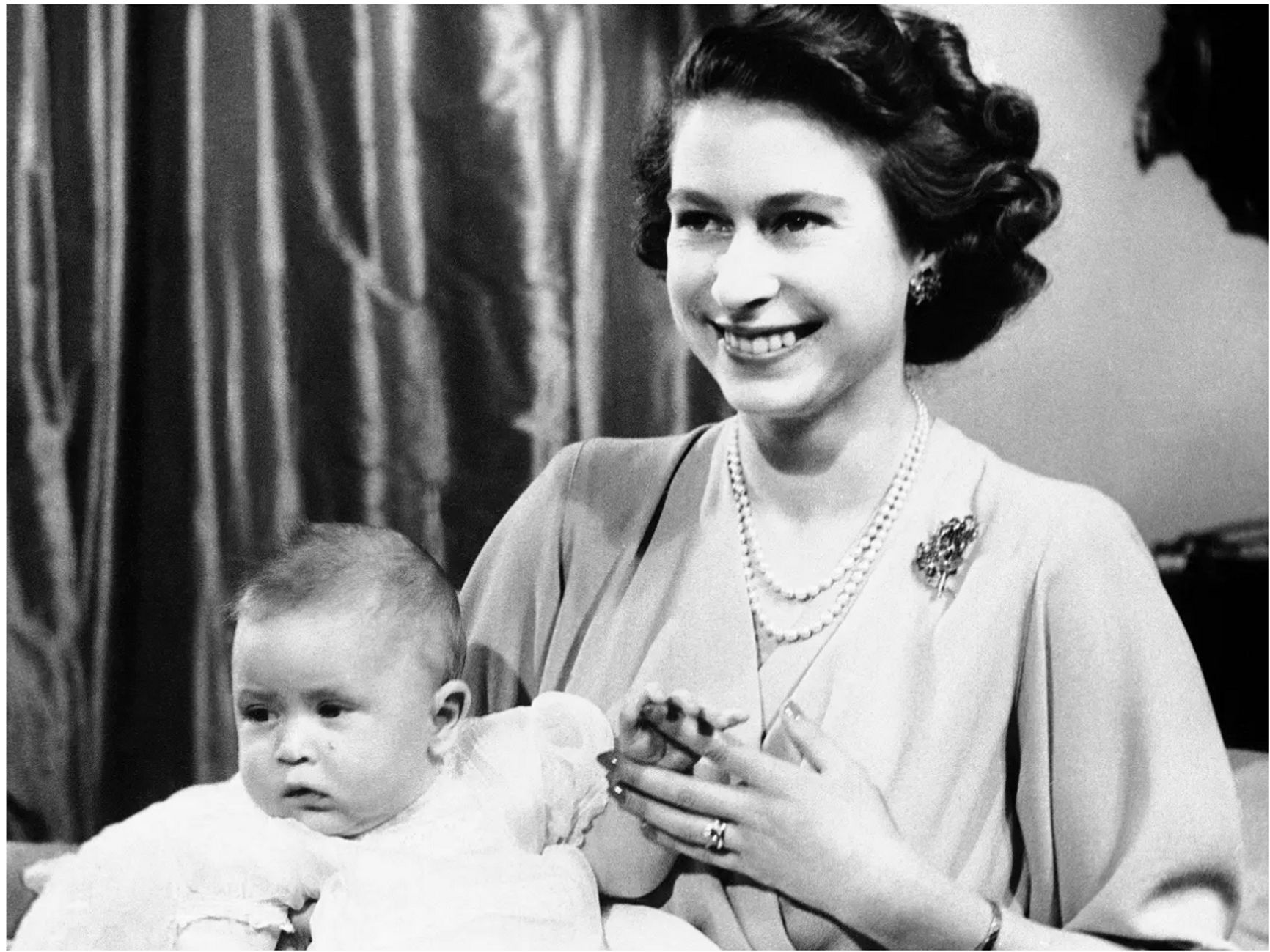 Королева и маленький принц Чарльз, 1949