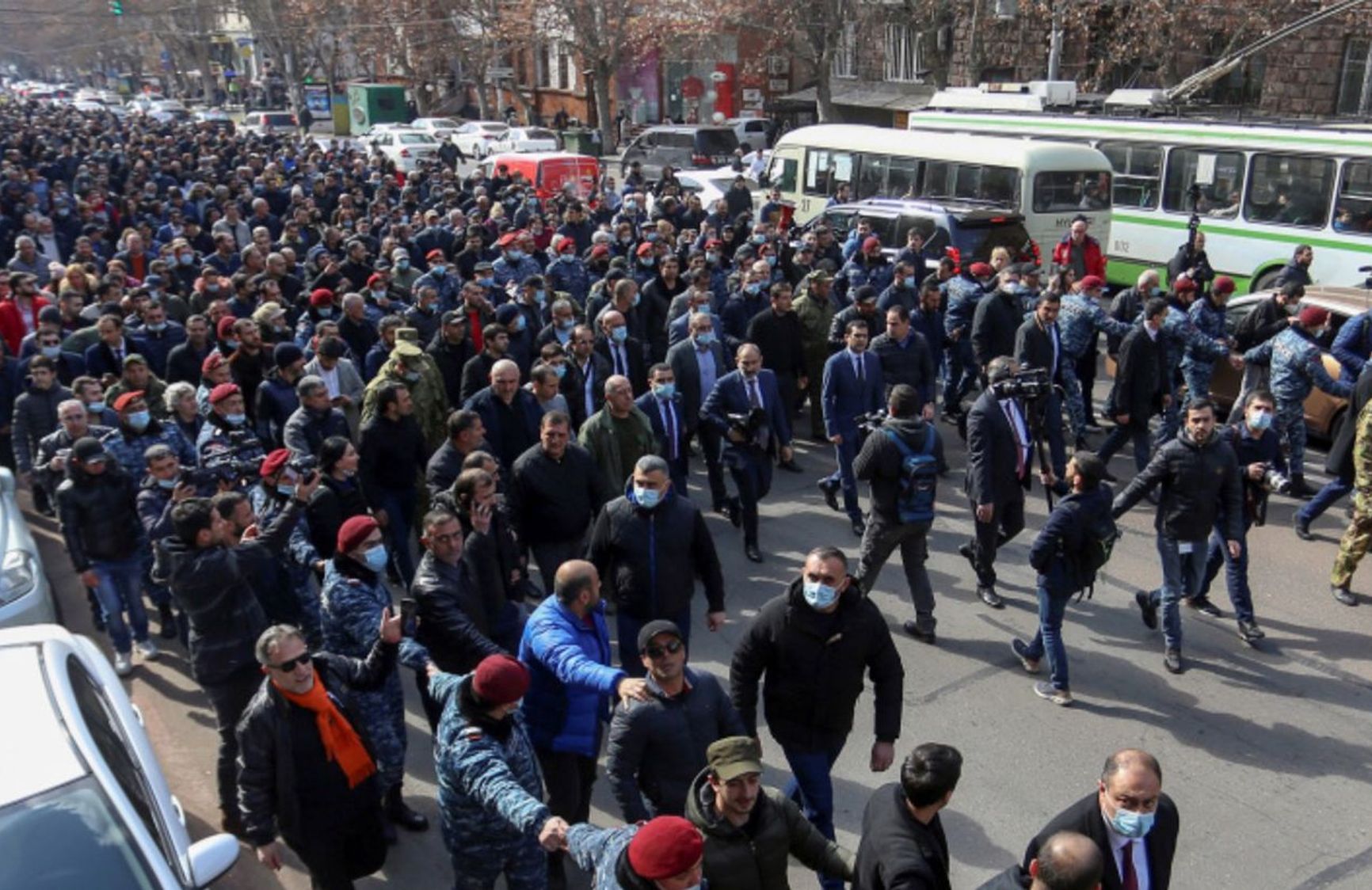 Протестующие в Ереване требуют отставки Пашиняна