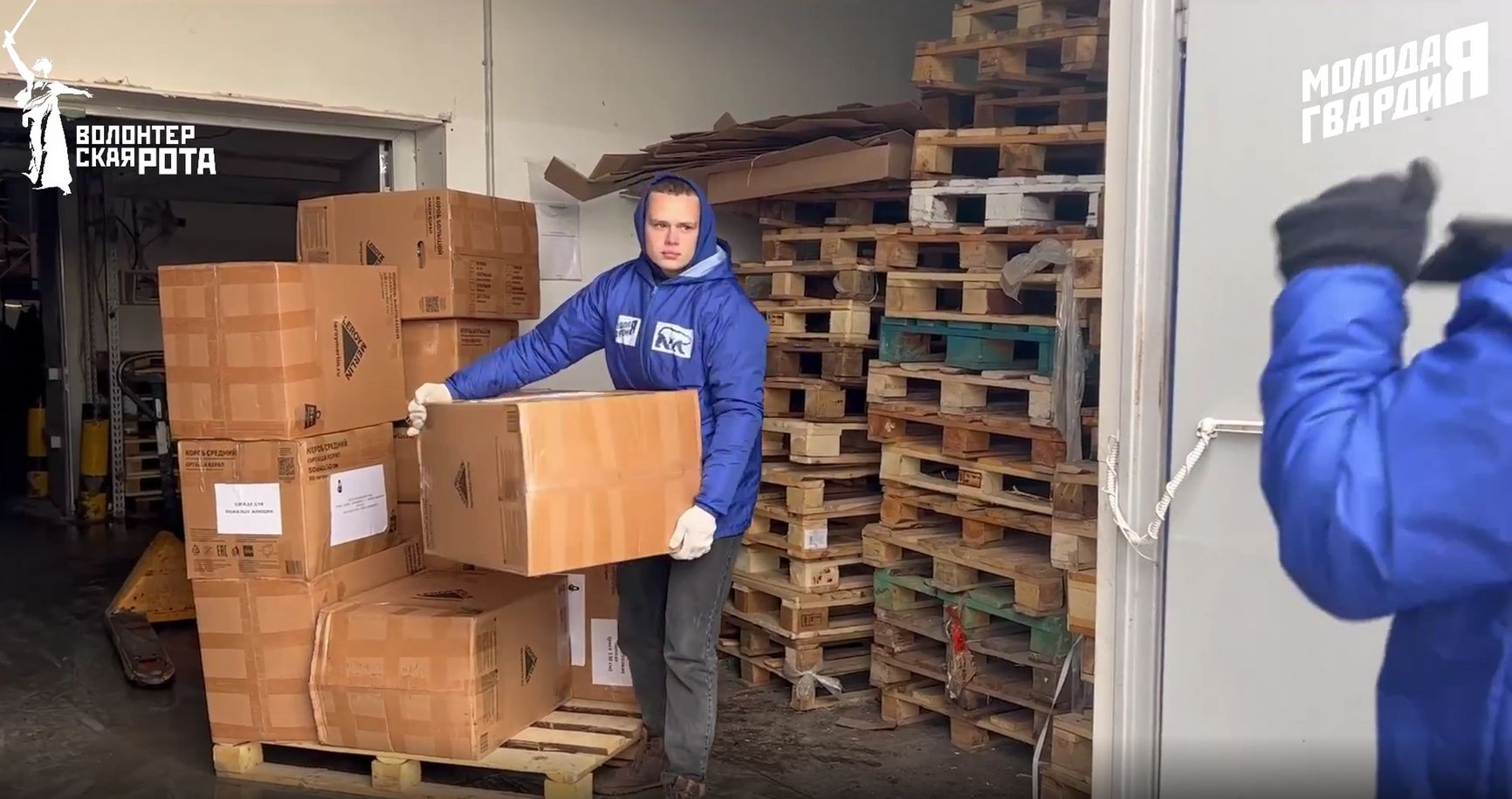 Кадр из видео про поставки «гуманитарной помощи» в Мариуполе