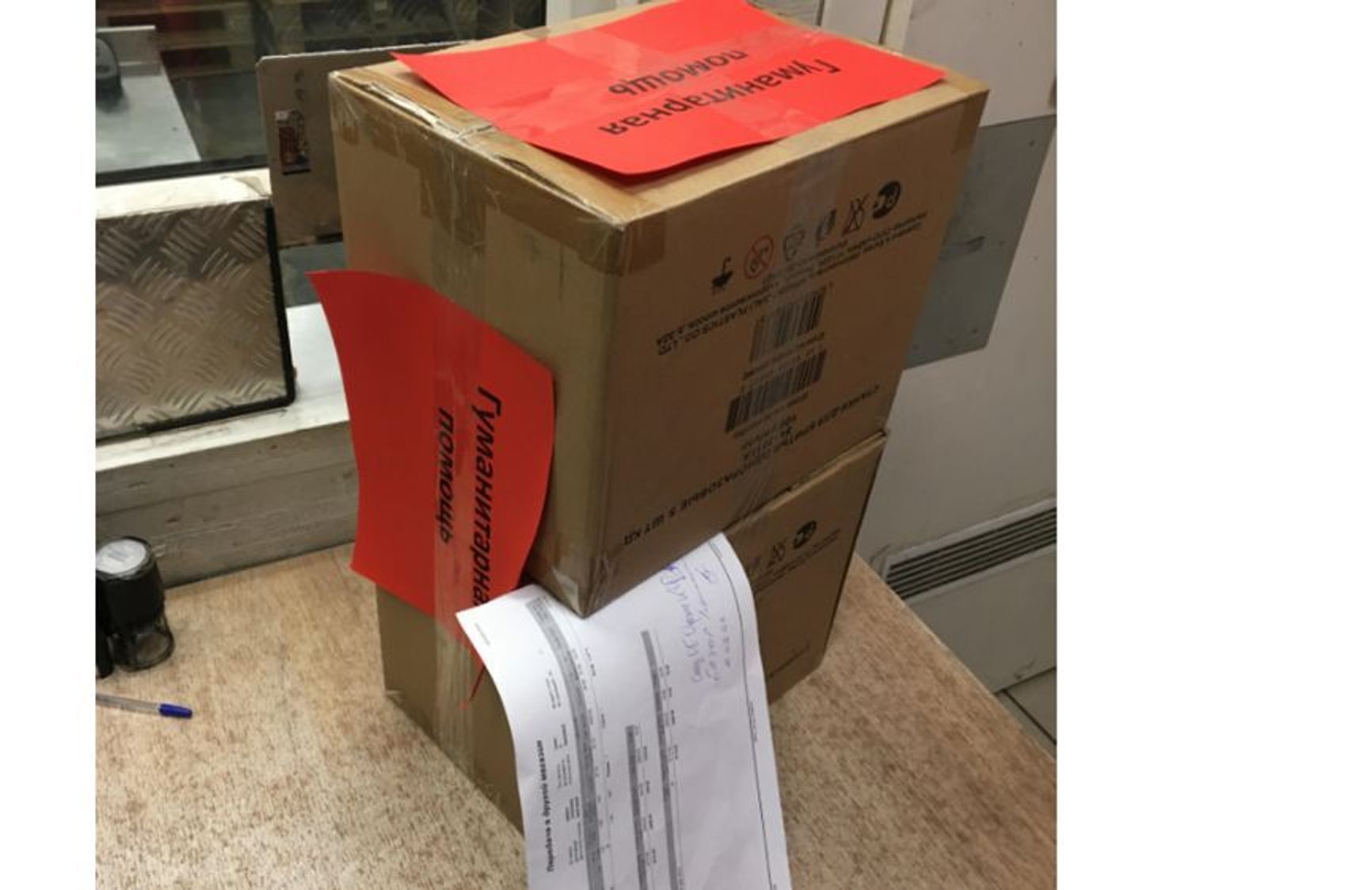 Auchan employees themselves labeled the boxes as "humanitarian aid," even though on paper they were regular sales