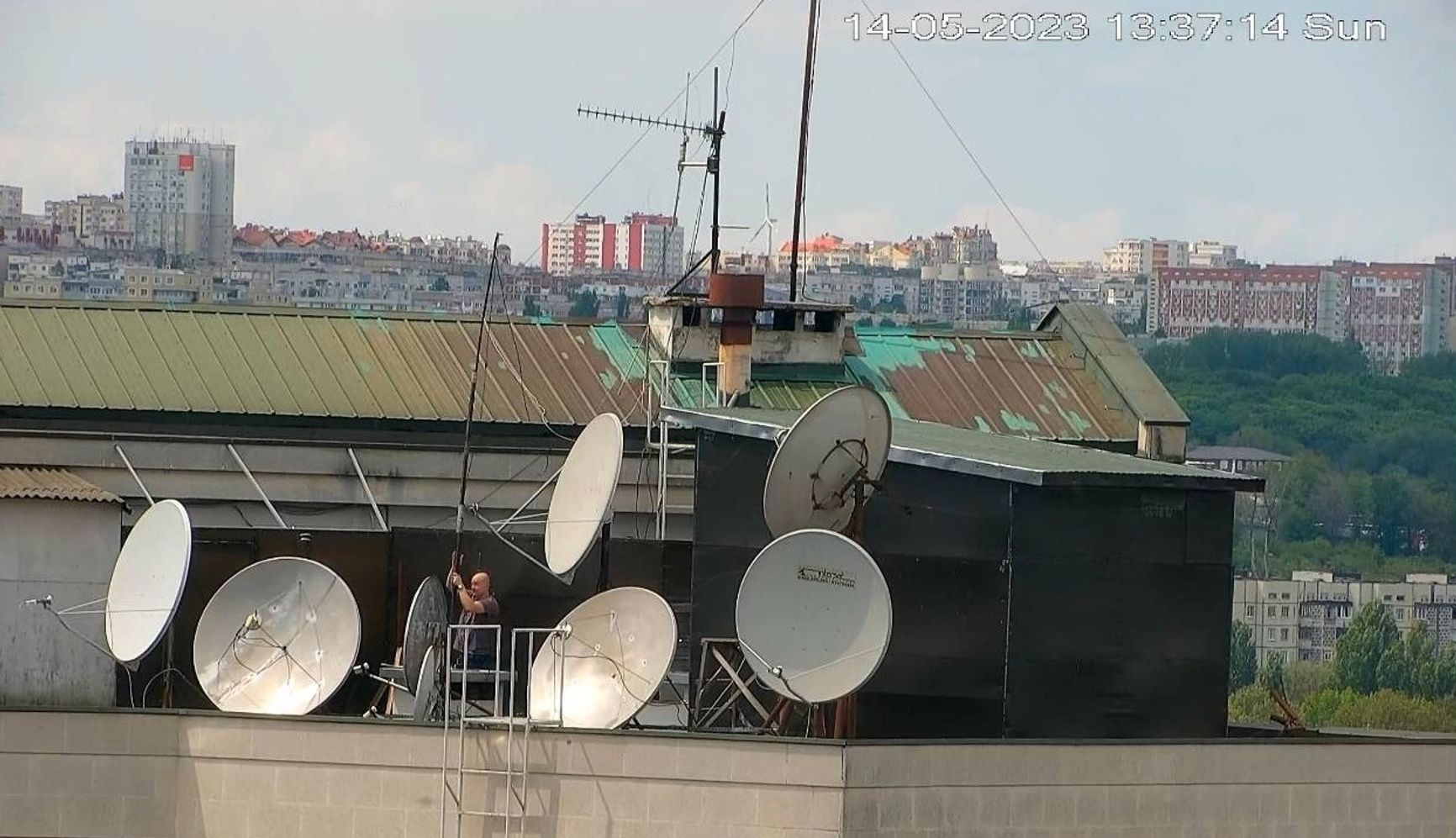 Павел Якунин на крыше посольства