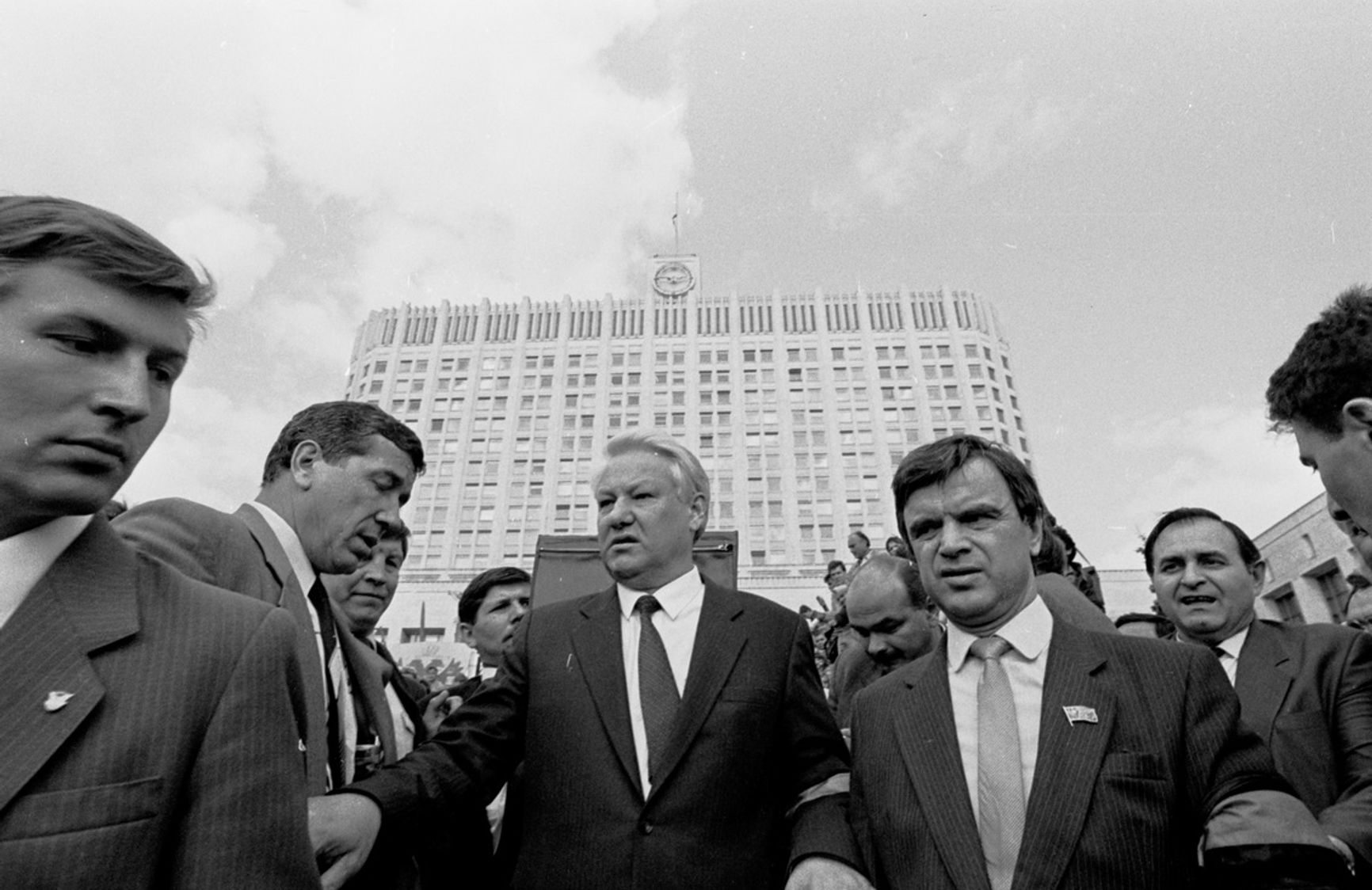 24 August.  Boris Yeltsin and Ruslan Khasbulatov before the funeral rally of farewell to Dmitry Komar, Ilya Krichevsky and Vladimir Usov
