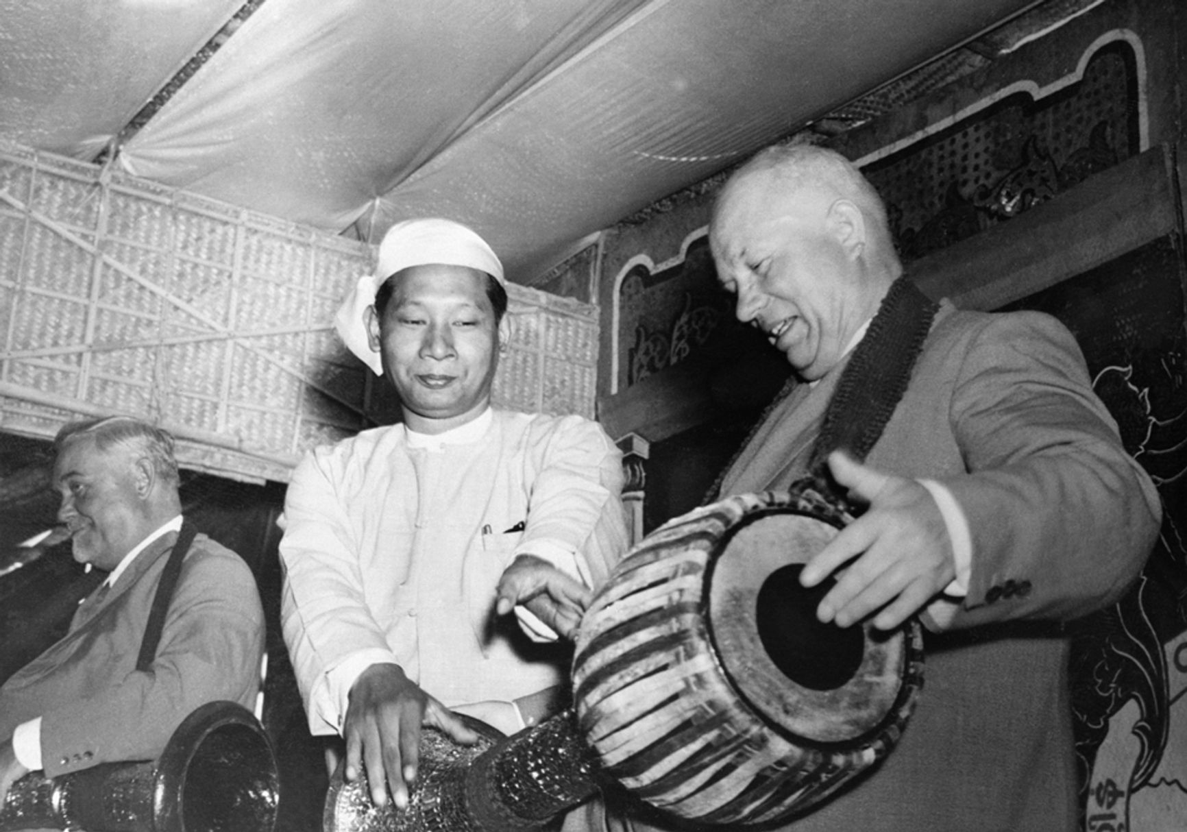 Никита Хрущёв во время визита в Бирму (Мьянму)