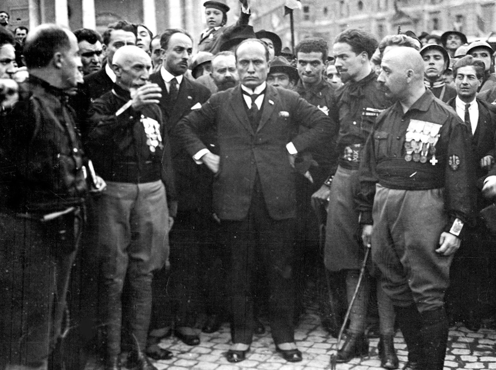 Benito Mussolini (center)