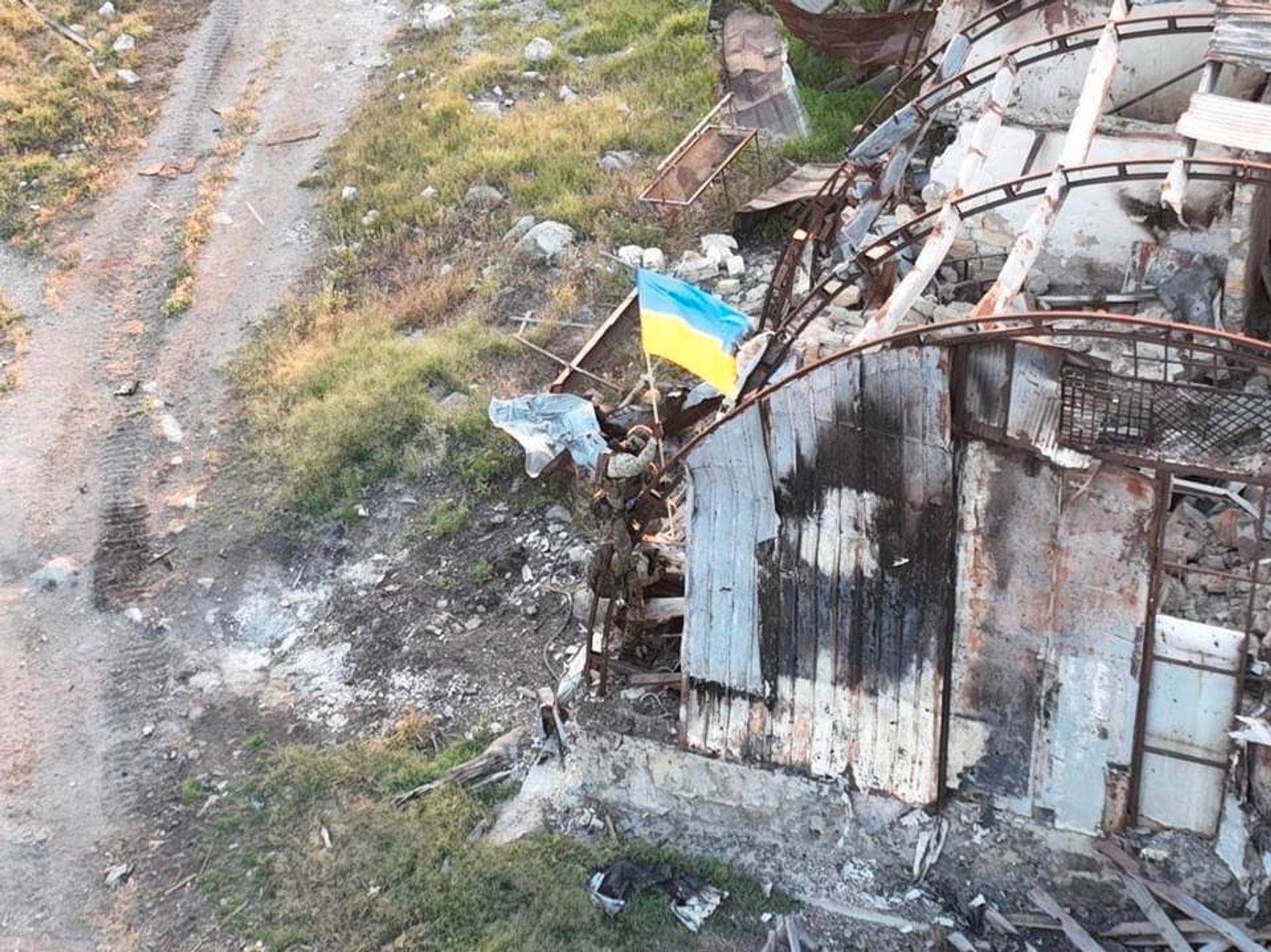 Украинский флаг над островом Змеиным