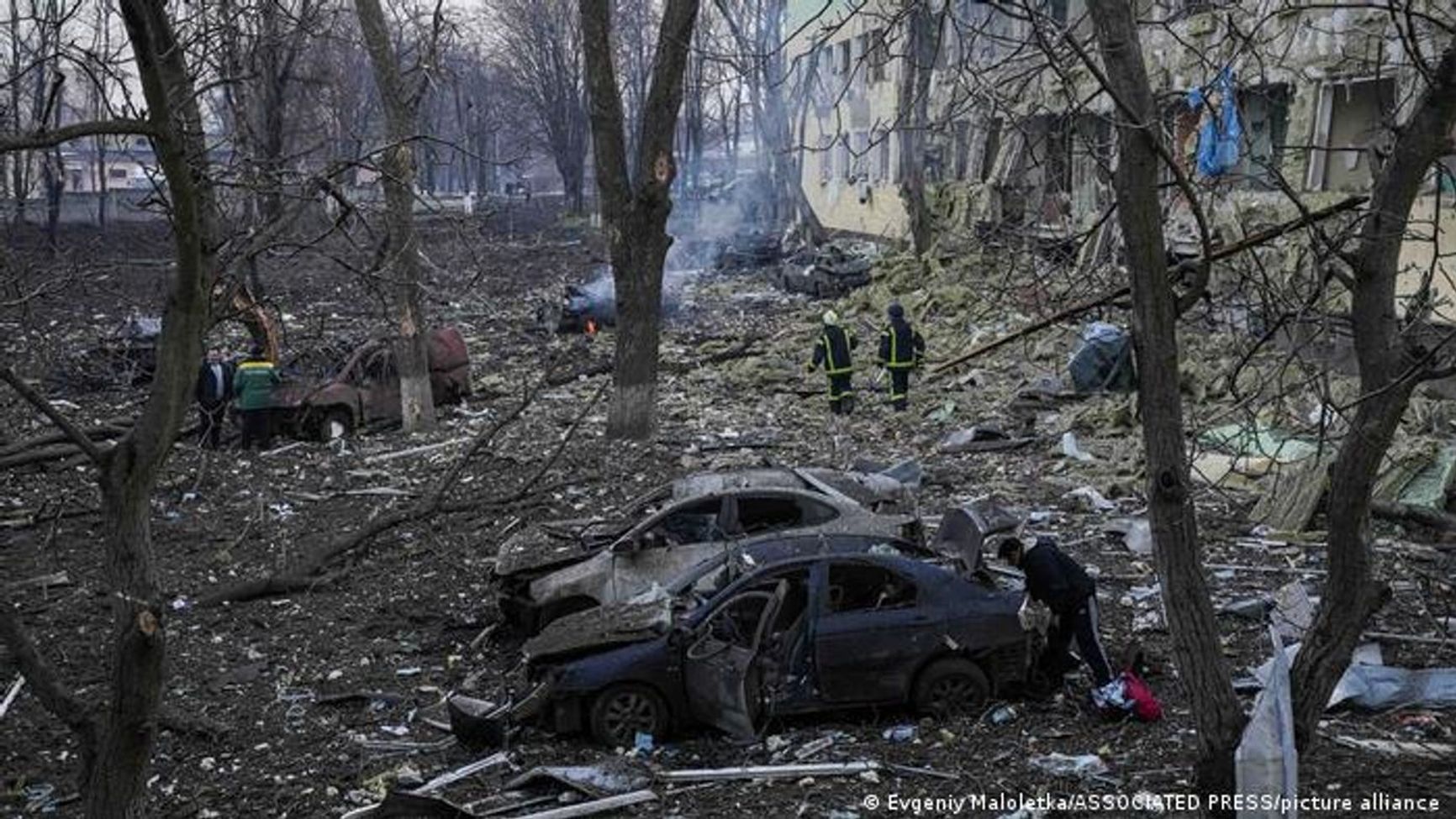 A house hit by a shell in Mariupol