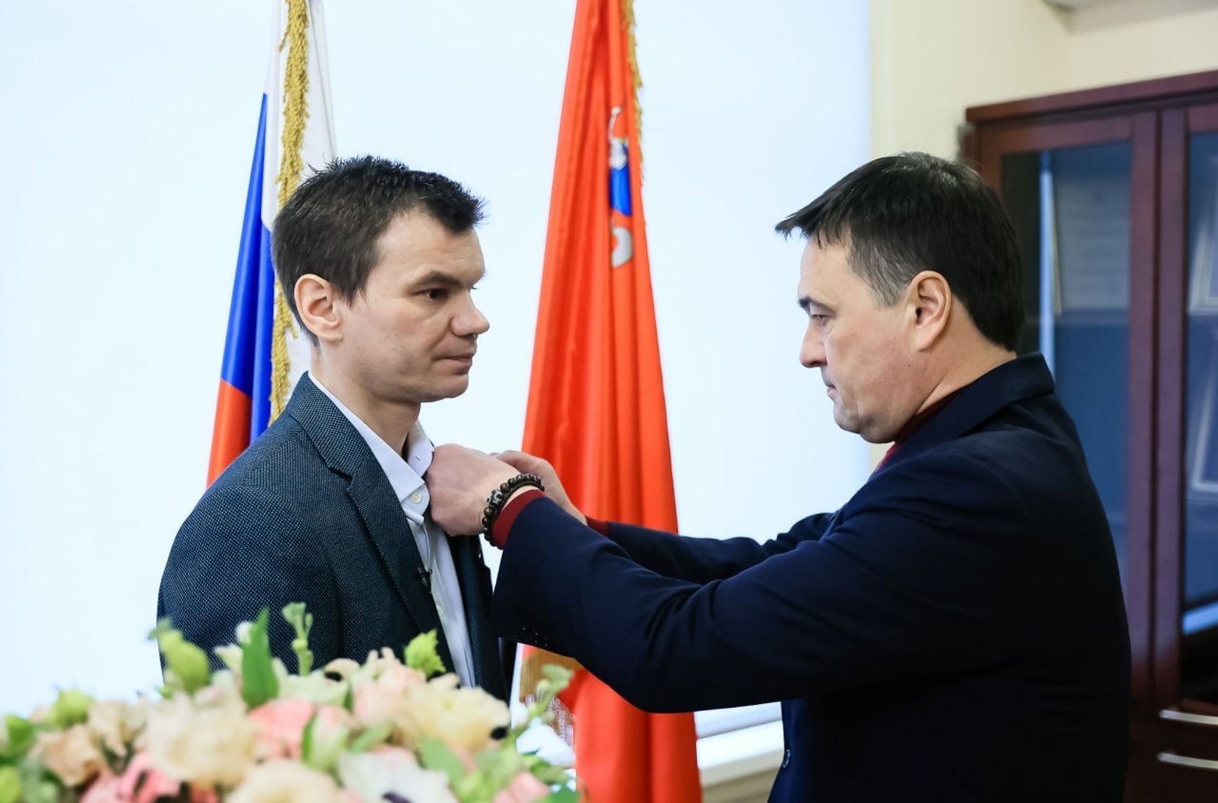 Дмитрий Голубев во время награждения