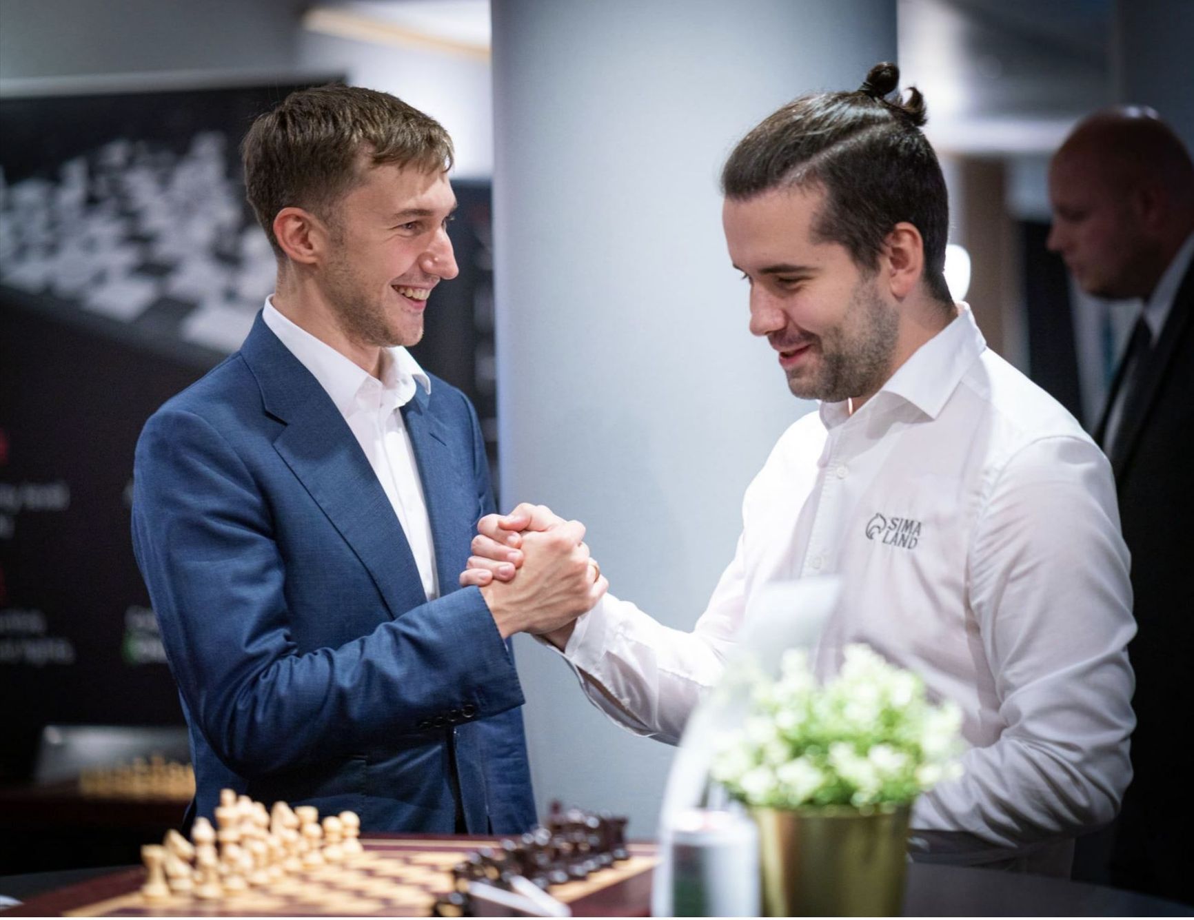 Karjakin and Nepomniachtchi before parting ways over politics