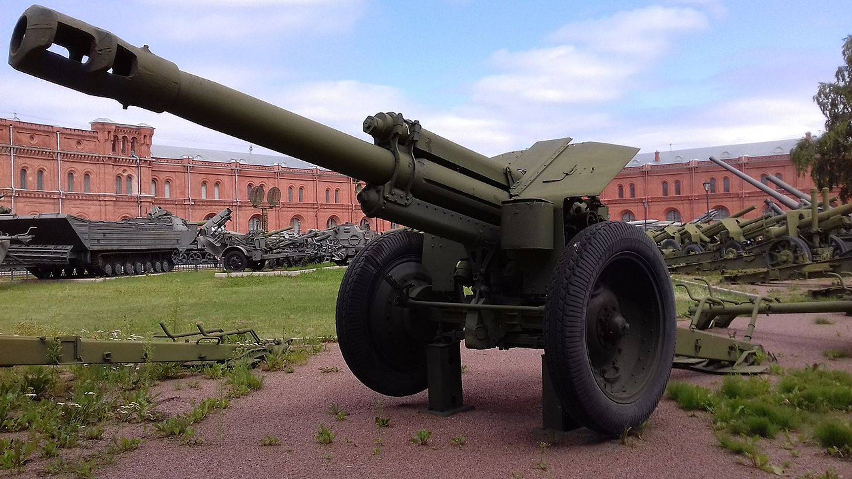 Гаубица Д-1 в артиллерийском музее в Санкт-Петербурге