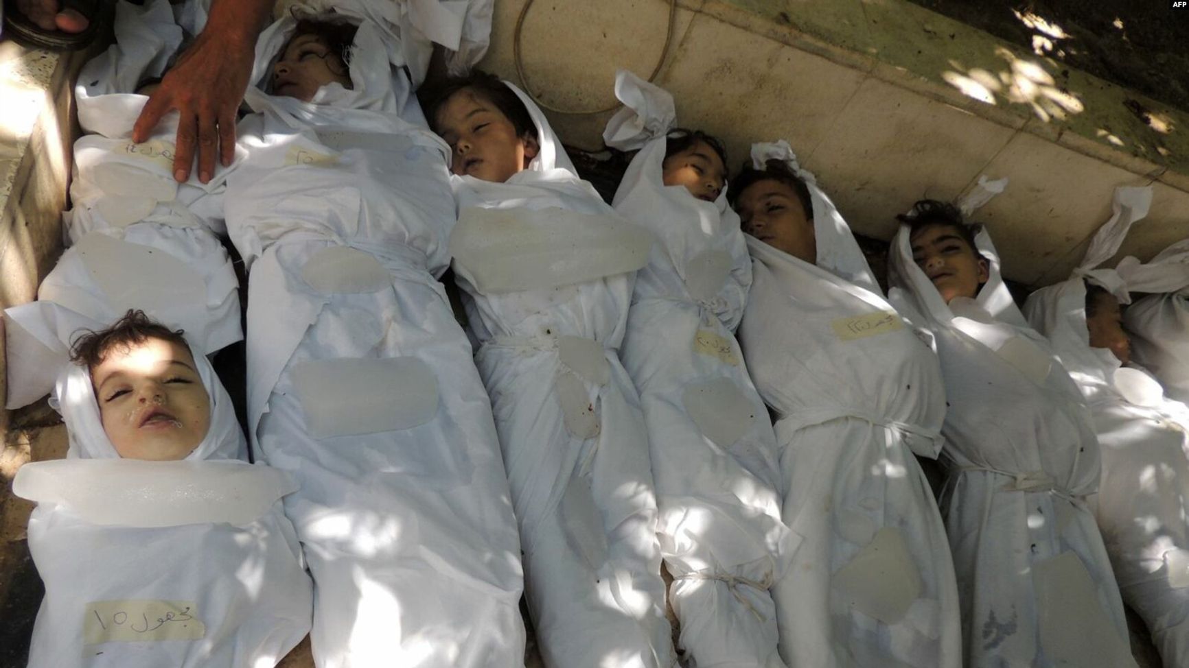 Сирийские дети, погибшие при авиаударе с применением химоружия в пригороде Дамаска