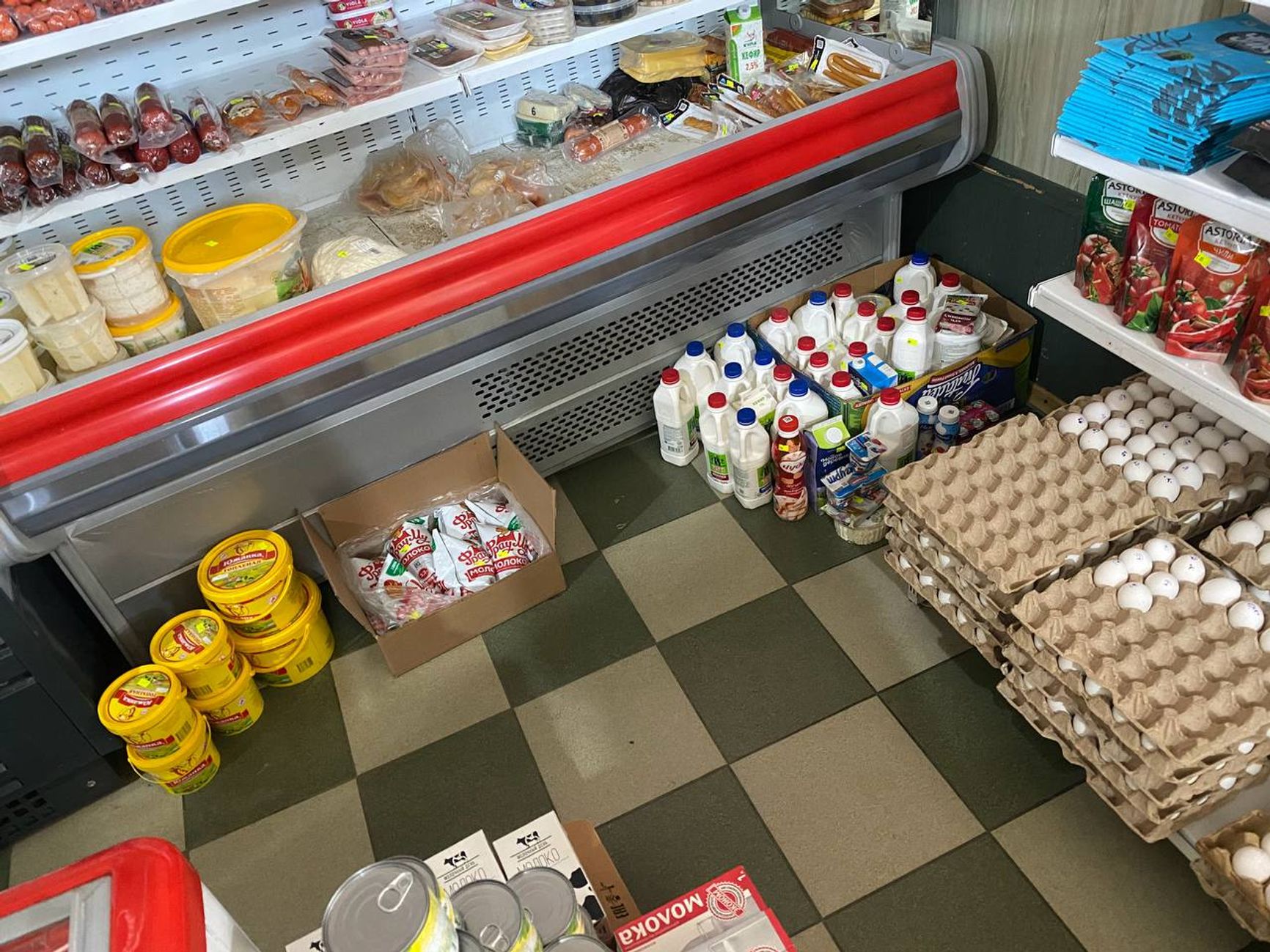 Испорченные молочные продукты в магазине, Махачкала