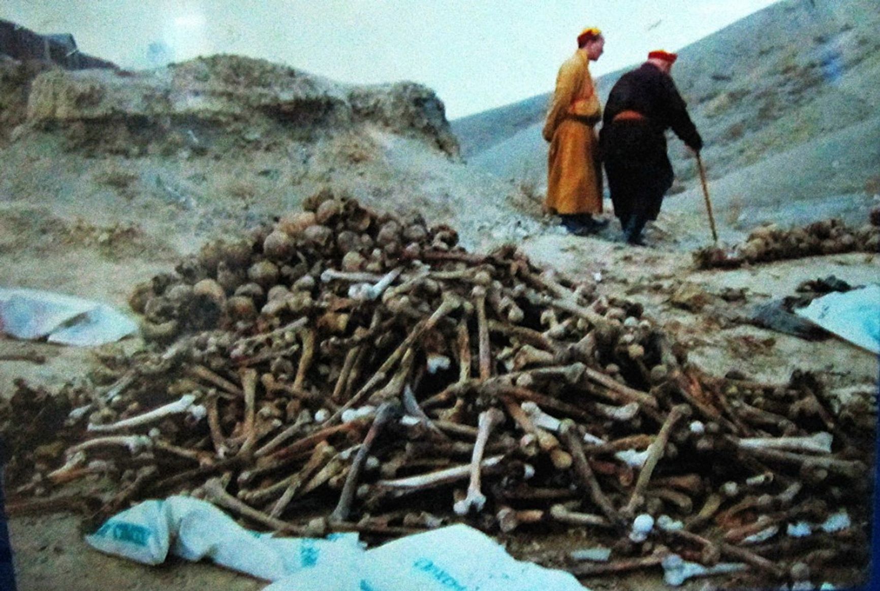 Массовое захоронение казненных буддийских монахов у горы Хамбын-обо