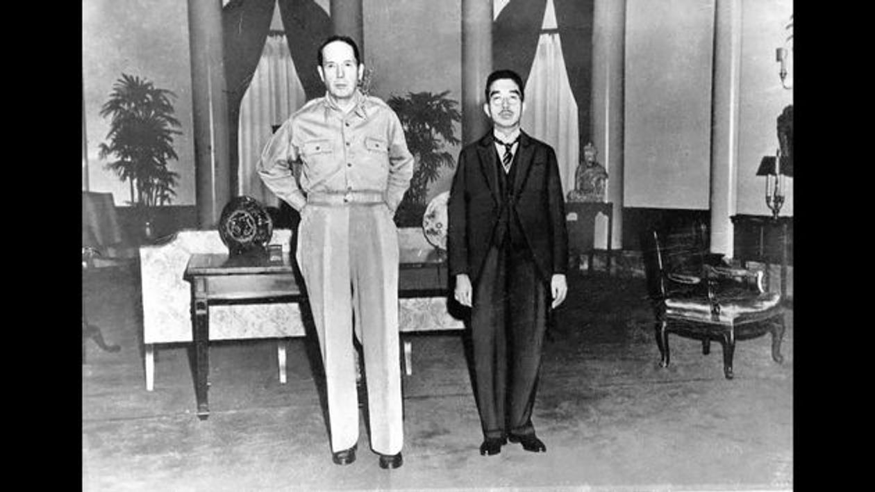Генерал Макартур и император Хирохито
