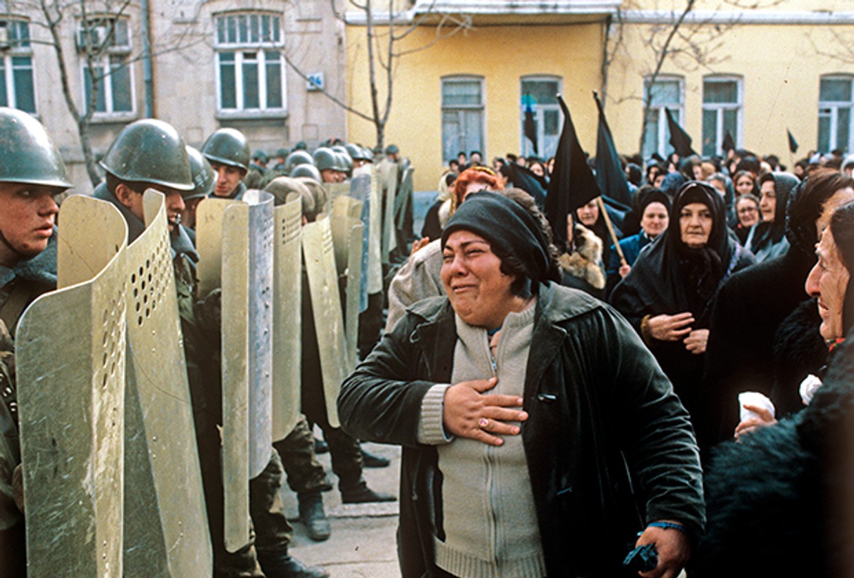 20 января 19 февраля. 1990 Год Советская армия в Баку. Армянский погром в Баку 1990.