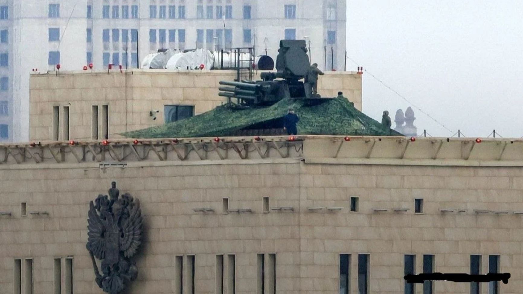 A Pantsir-S1 surface-to-air artillery system on the roof of the Ministry of Defense, Moscow