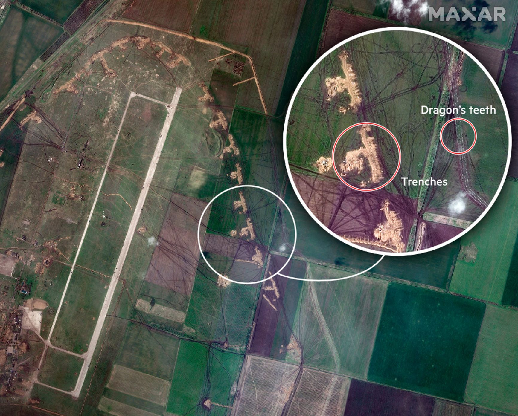 Система российских оборонительных сооружений рядом с аэропортом Бердянска (Запорожская область)