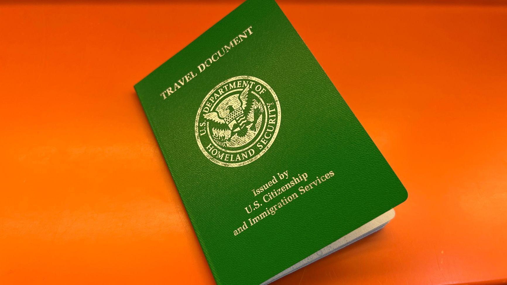 Дорожный документ, который получают беженцы в США
