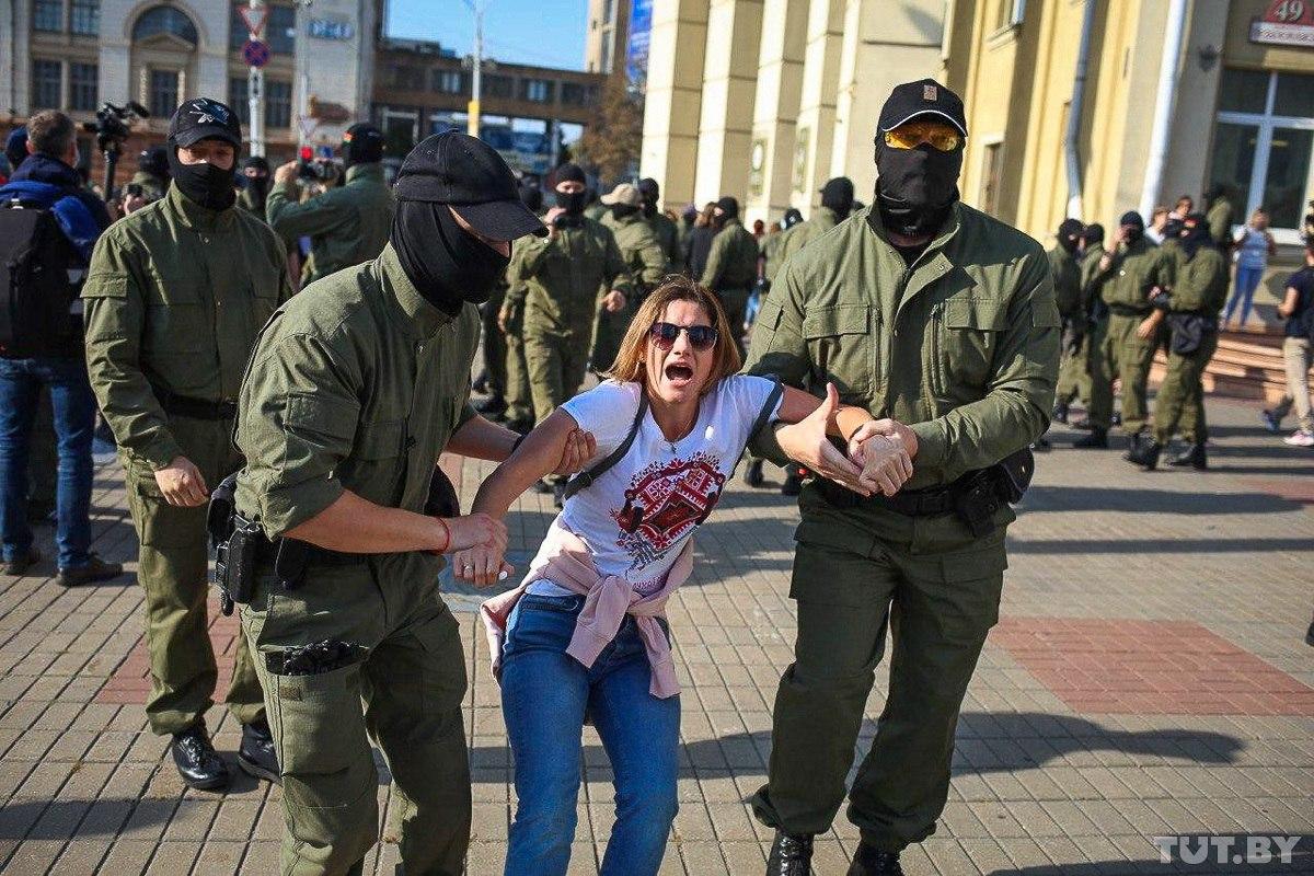 Тридцать человек задержаны на женском марше в Минске — центр «Весна»