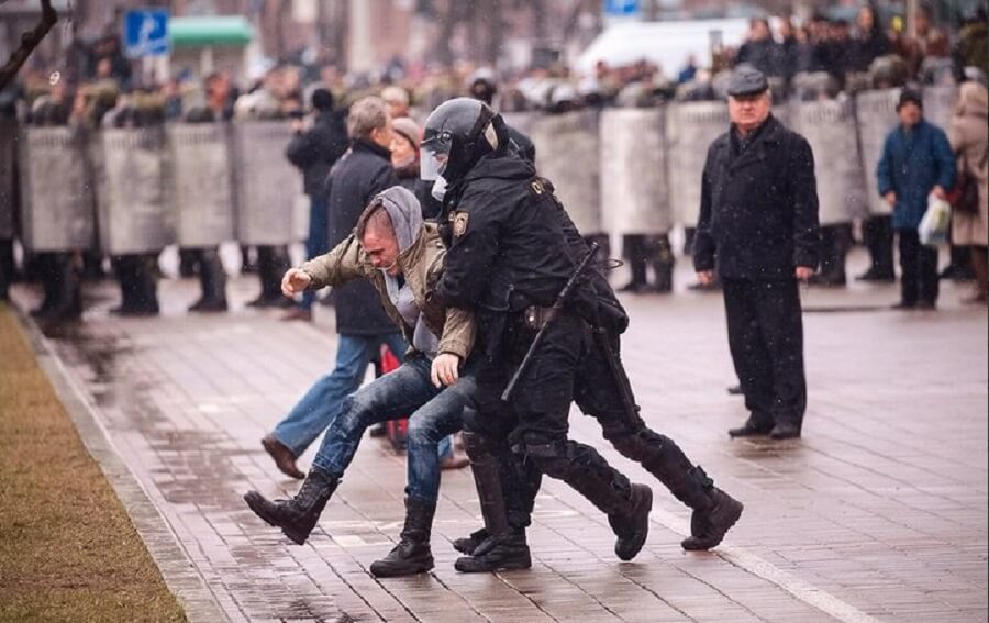 Правозащитники сообщили о более 200 задержанных на протестах в Белоруссии