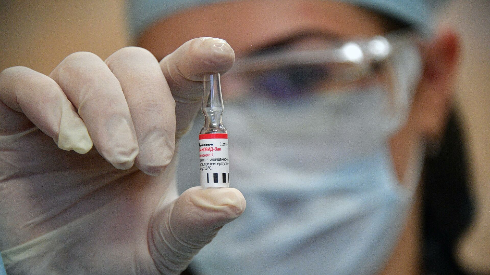На Алтае у троих медиков, привитых вакциной «Спутник V», обнаружили COVID-19