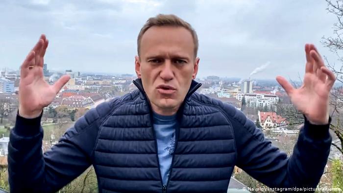Что происходит со сторонниками Навального после того, как он пообещал вернуться в Россию